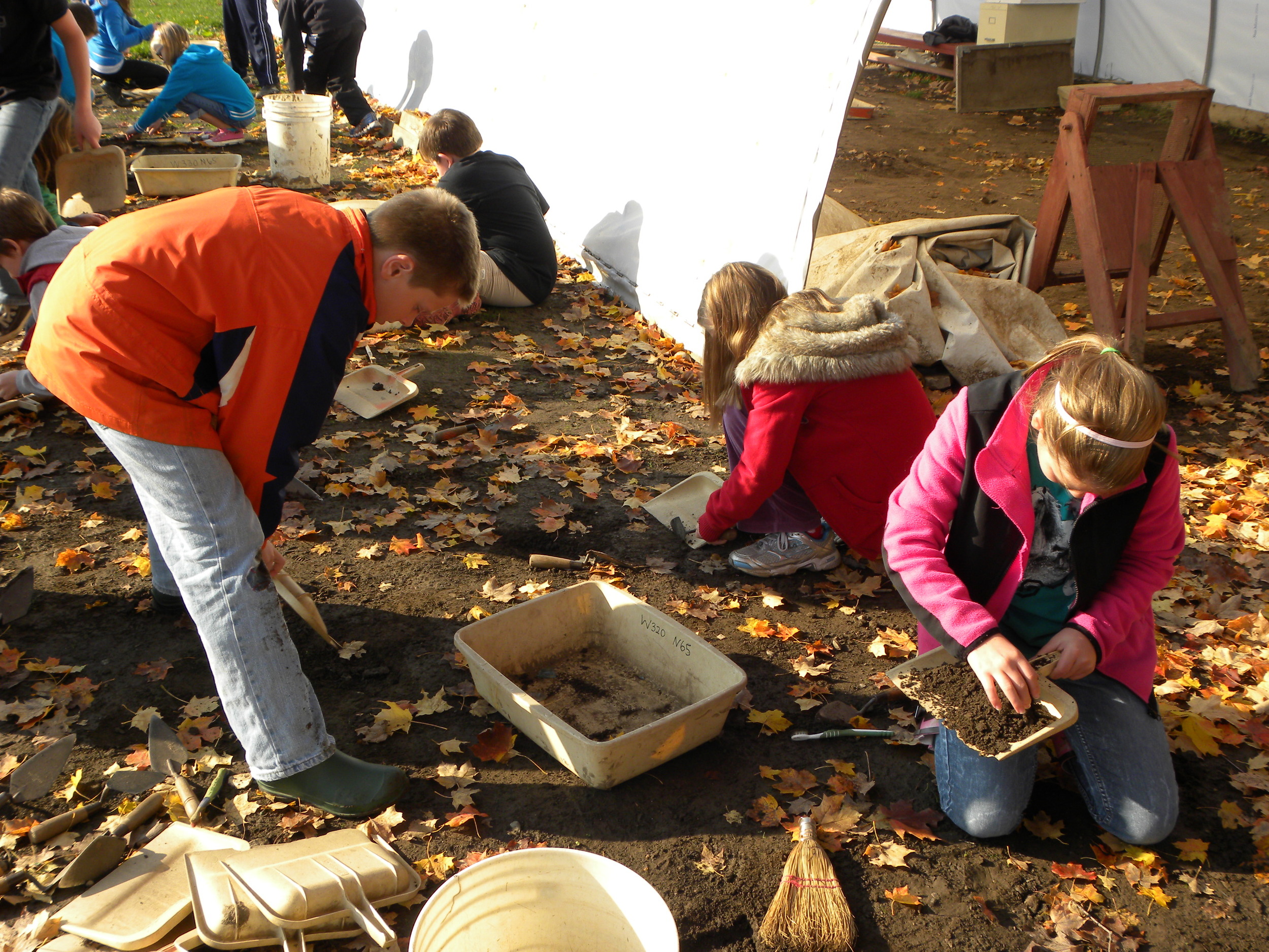 Archeology_kids_digging3.JPG