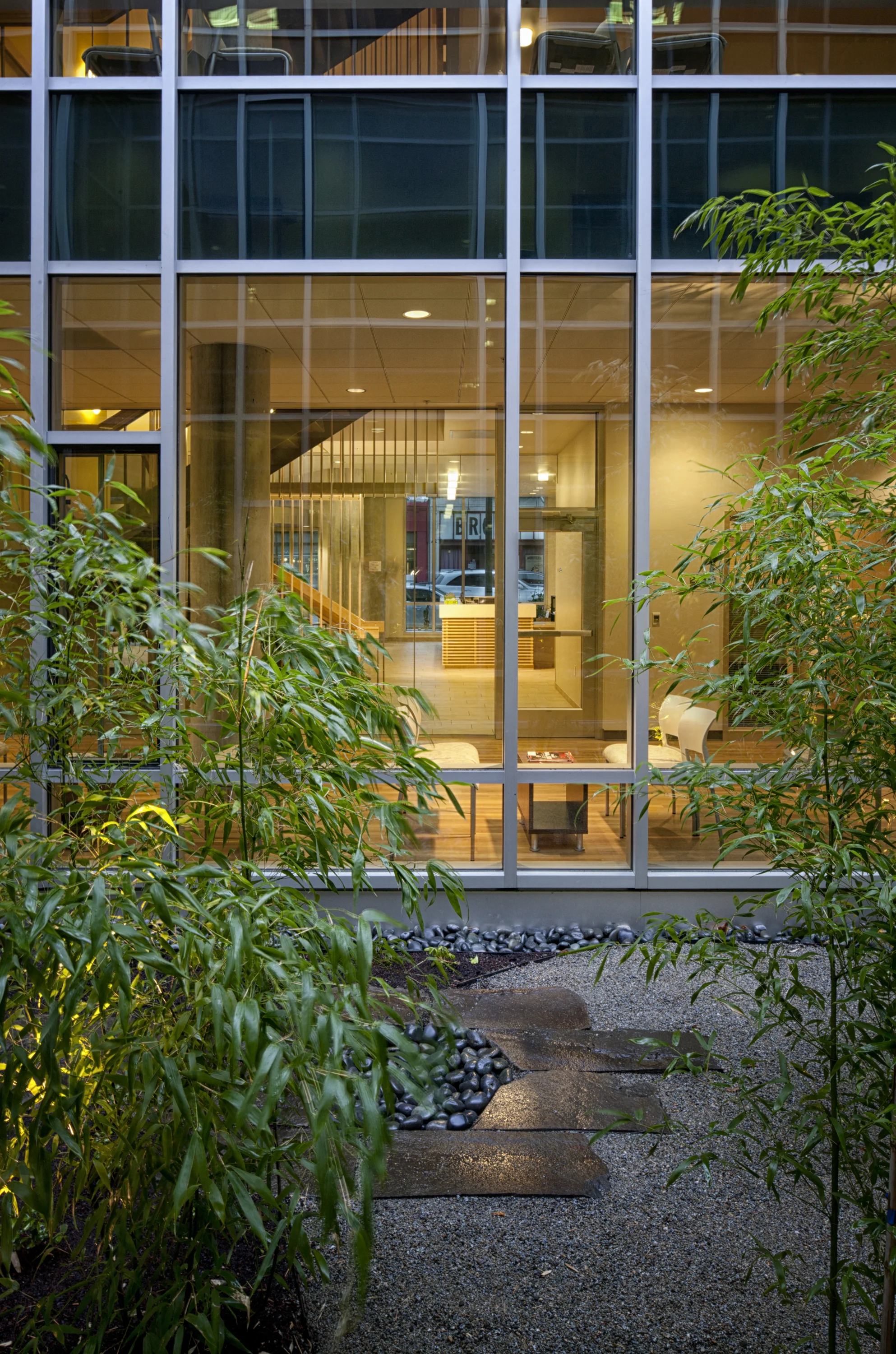 Courtyard to reception_ext_md.JPG