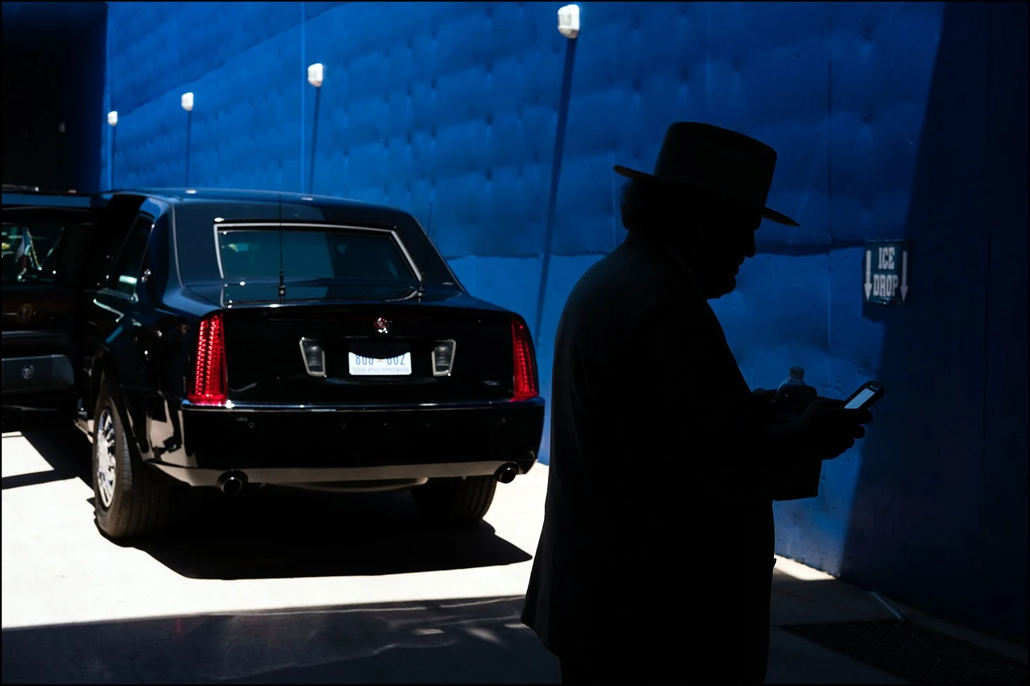 Advance staff works by the President’s motorcade during the United States Air Force Academy commencement ceremony at Falcon Stadium, in Colorado Springs, Colorado, June 2, 2016. Official White House Photo by Chuck Kennedy.