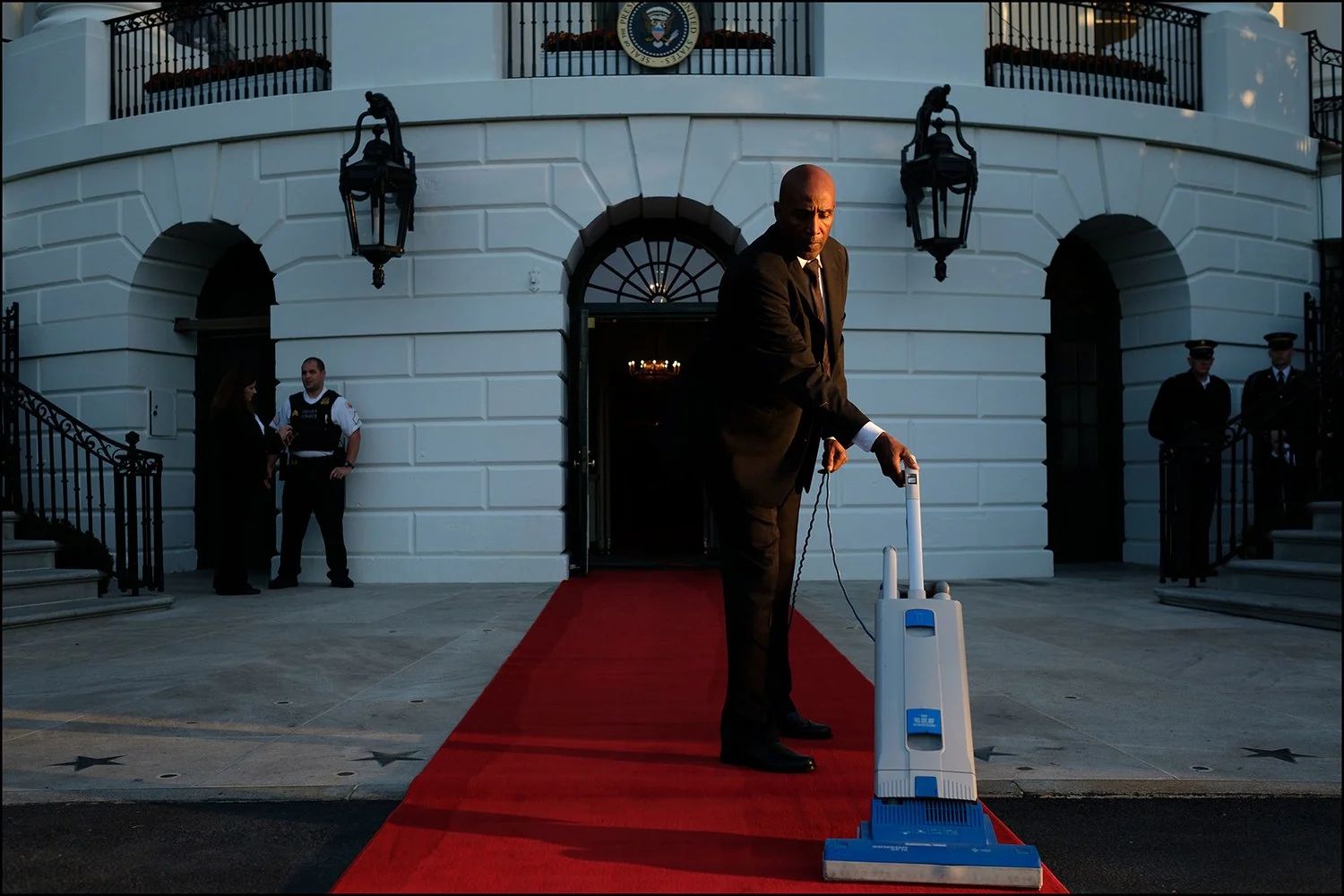 Final preparations for the State Arrival ceremony honoring Prime Minister Matteo Renzi of Italy and his wife, Mrs. Agnese Landini, outside the Diplomatic Reception Room on the South Lawn of the White House, Oct. 18, 2016. (Official White House Photo by Chuck Kennedy).