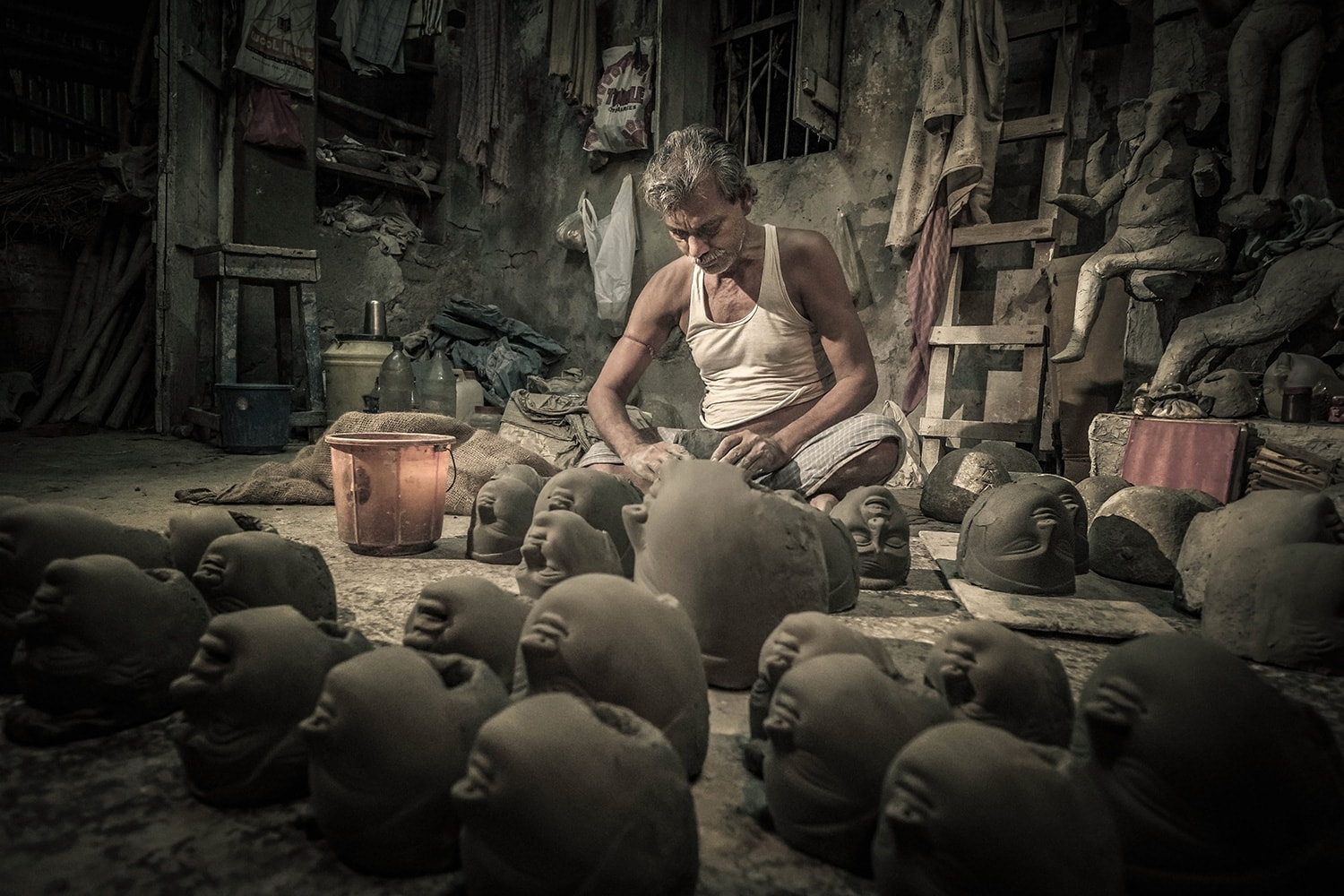 The artisans of Kalkuta are a great subject; I have spent many evenings just watching them work. - Fujifilm X-Pro2 & XF14mm at F4, 4000ISO, 125th