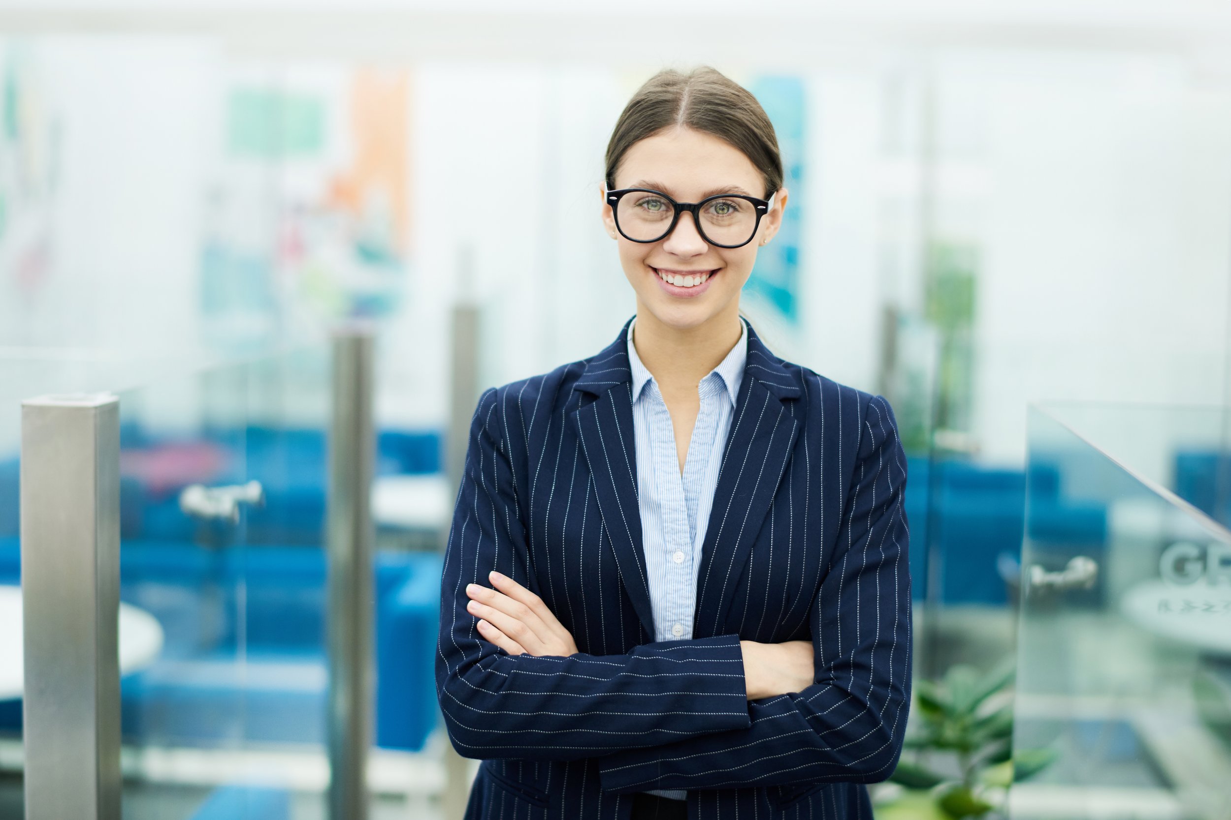 Young-businesswoman-wearing-glasses-548562.jpg