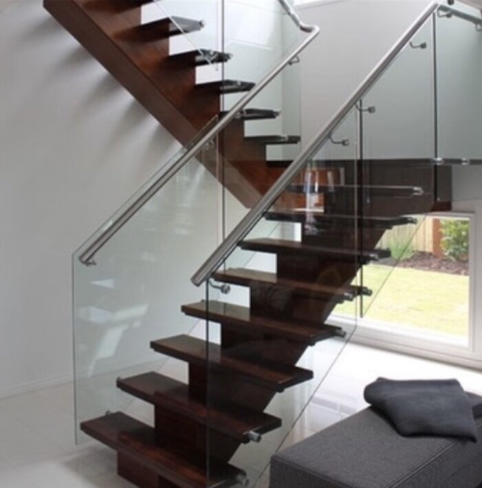 res glass railing.jpg