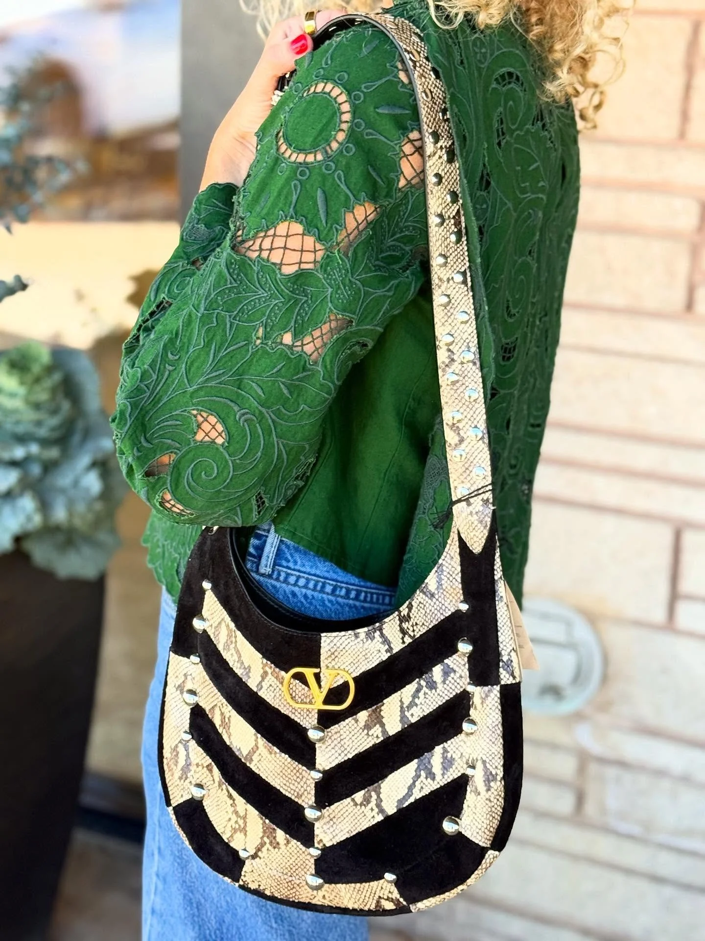 This @maisonvalentino patchwork bag is everything we never knew we needed.. 🐍 #shopballiets