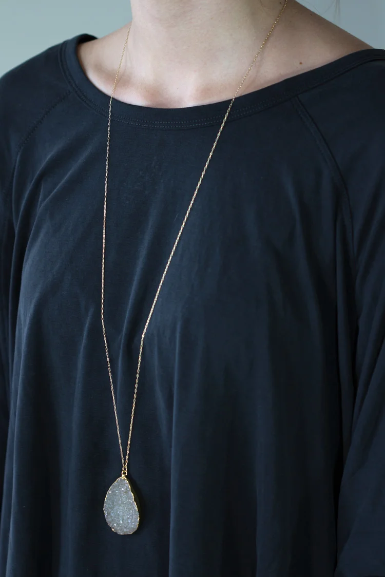 druzy_oval_grey_n_l_gold_black_am.jpg