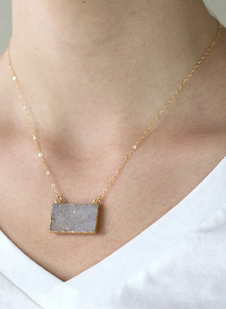 druzy_bar_medium_grey_n_s_gold_am.jpg