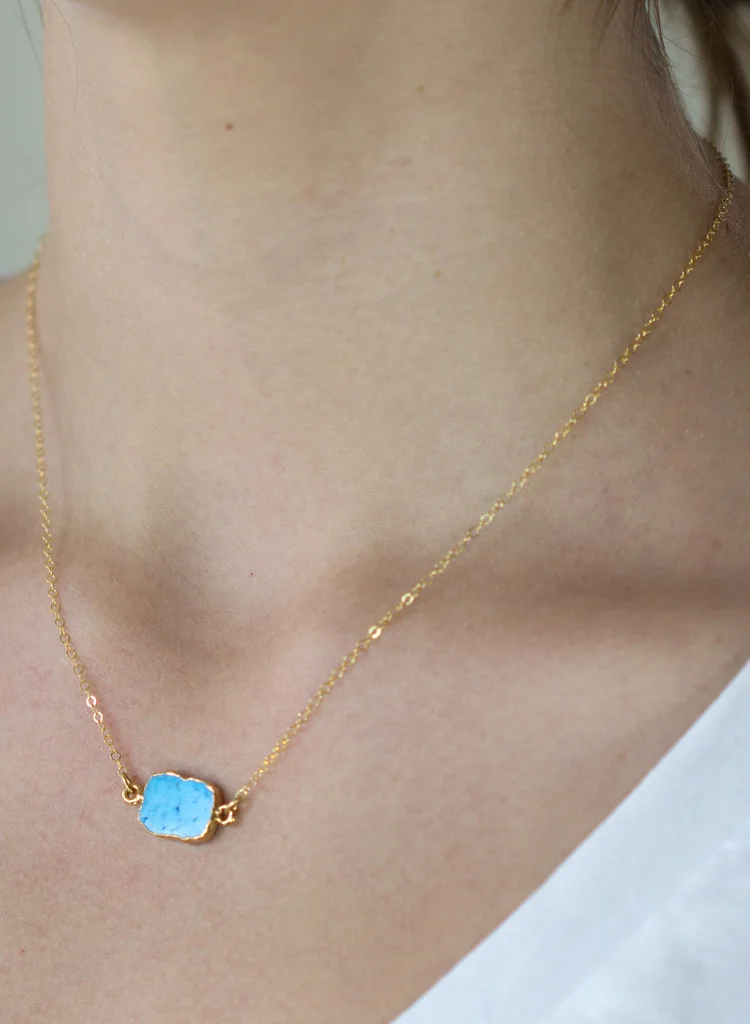 howlite_organic_n_s_gold_am.jpg