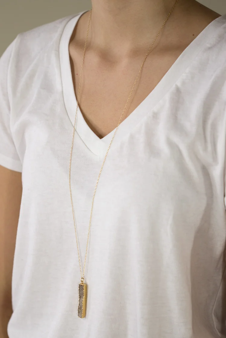 druzy_bar_grey_long_n_l_gold_am.jpg