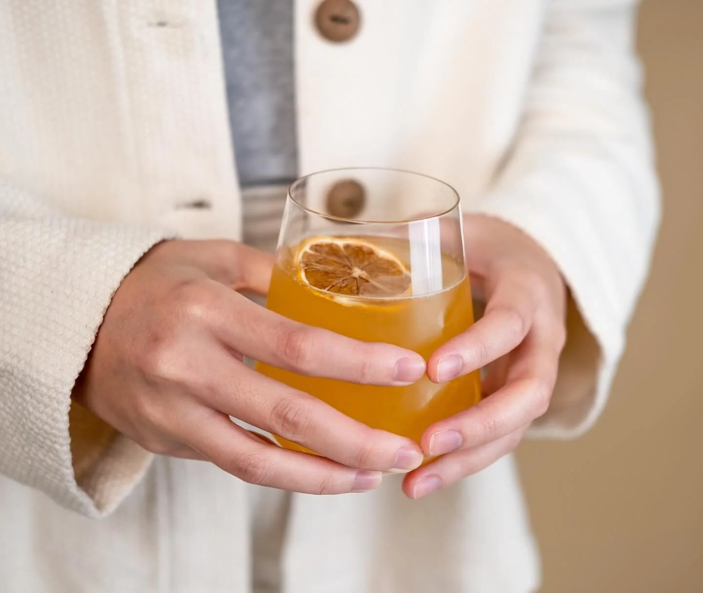 🚨 @saltspringislandkombucha is now available at Yoga Union!🚨

Salt Spring Island Kombucha is low in sugar and 100% raw and organic and made with fair trade ingredients whenever possible. Crafted in small batches using mountain spring water, organic