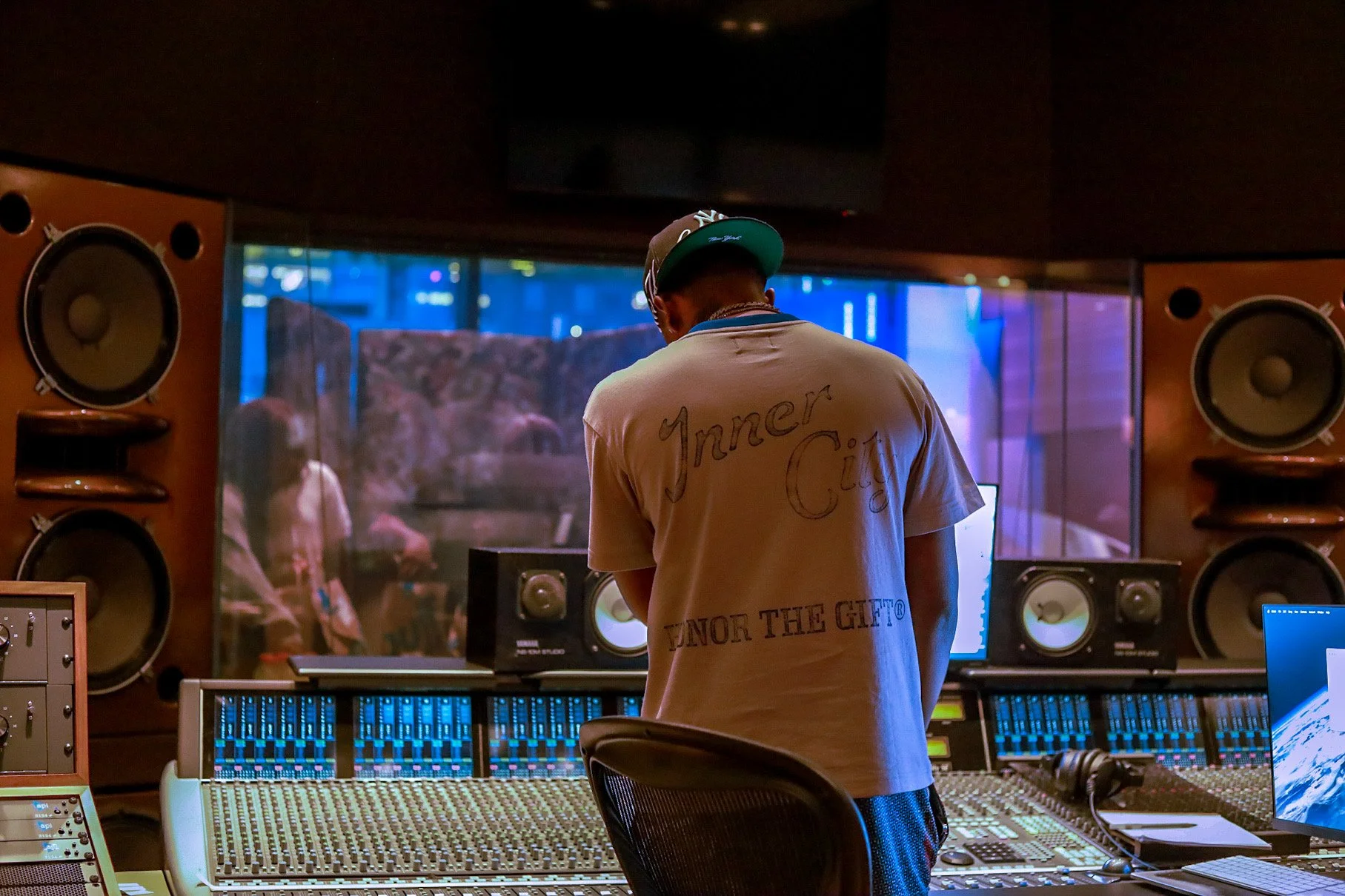 Marqus Clae "Mecca"; Photo by Eddie Lopez