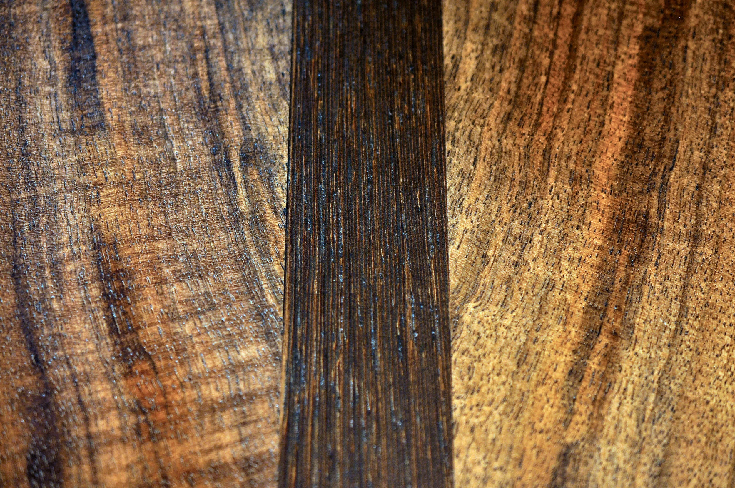 Janus Table Wenge close up tiny png.jpg