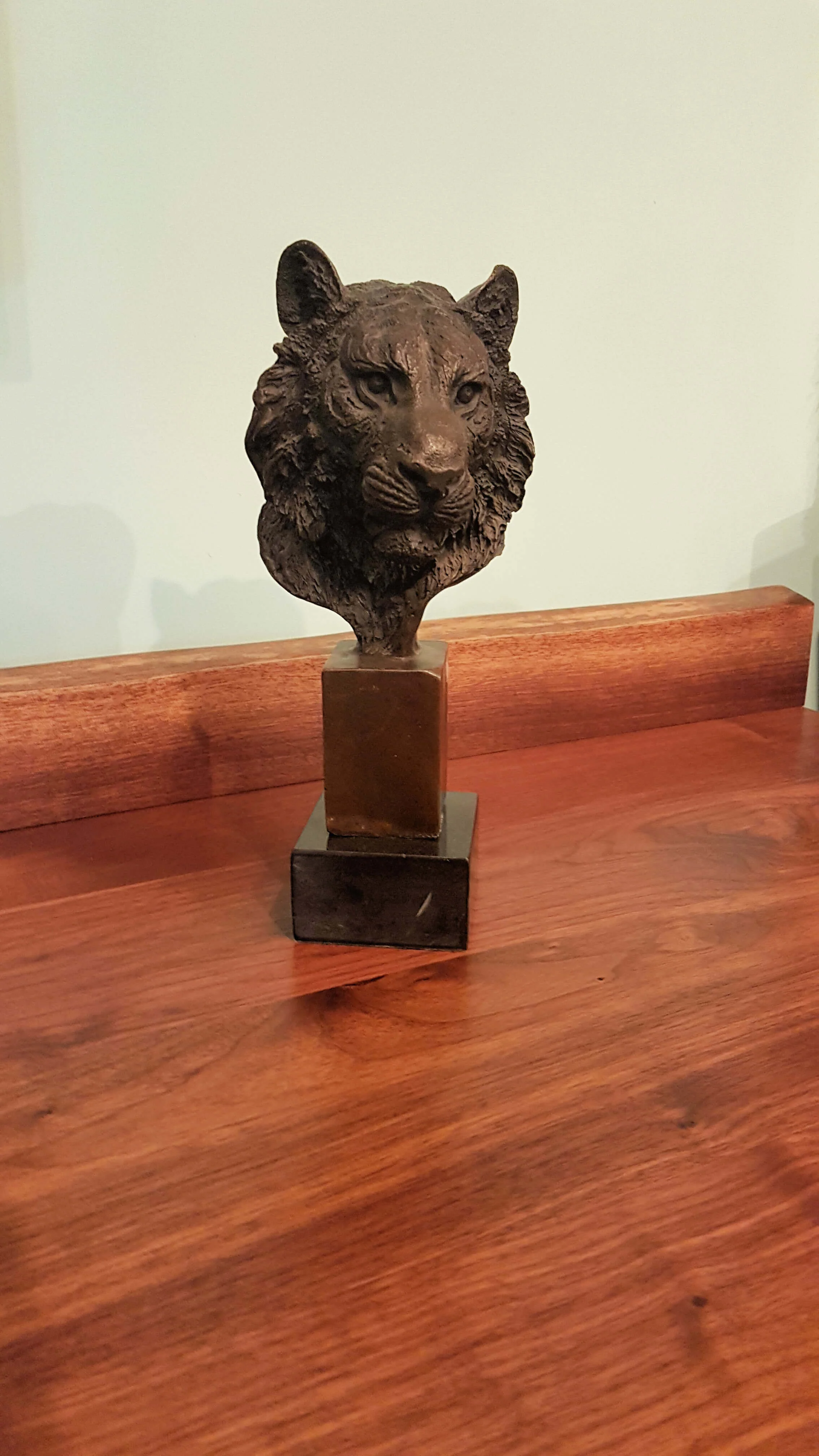 Lion Bronze Statue