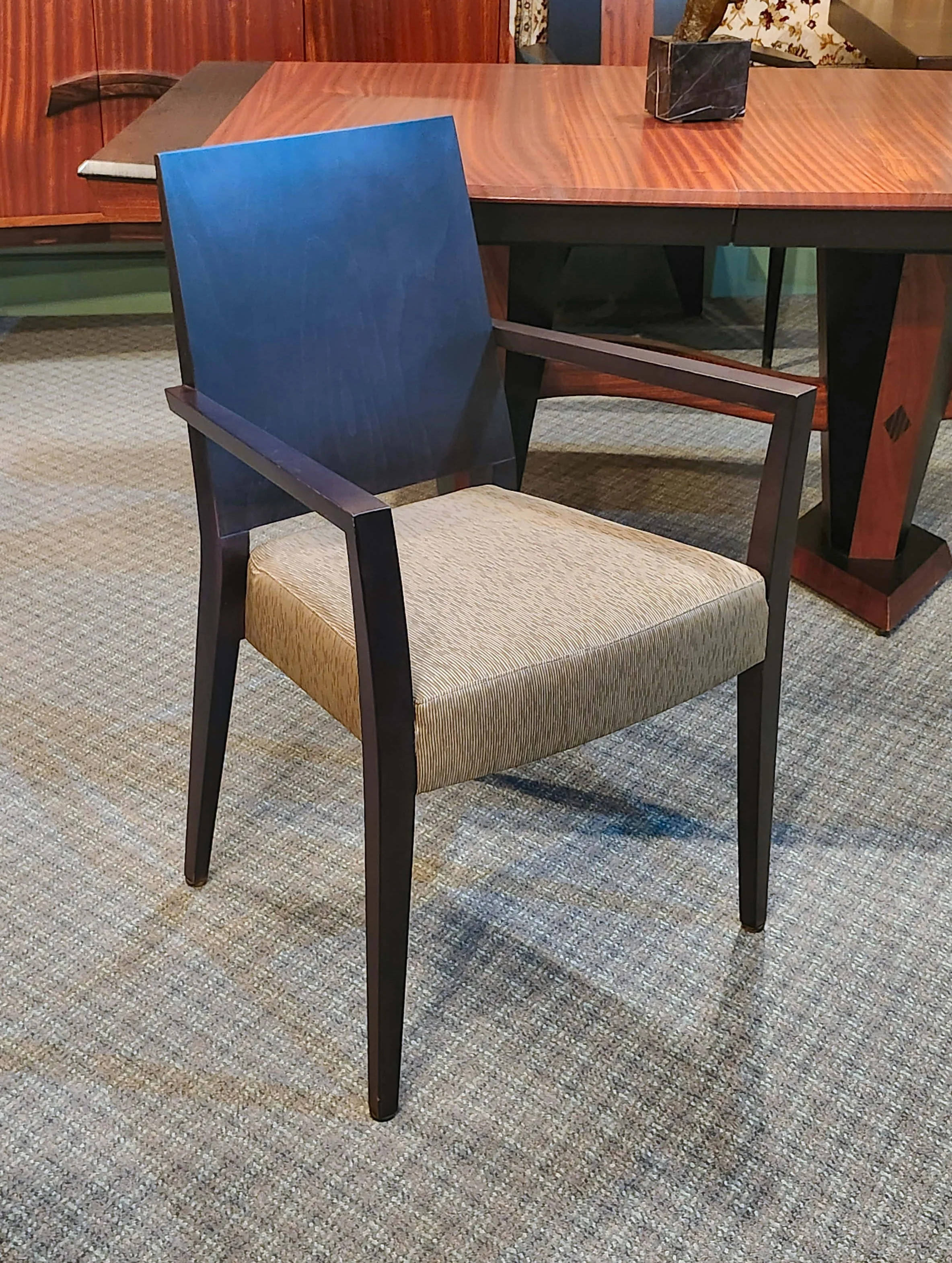 modern chair (1)tpng.jpg