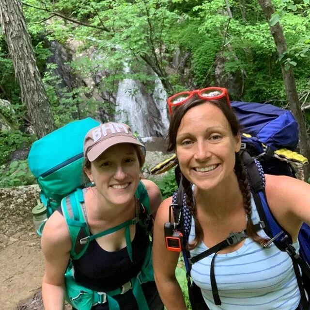 Happy 1 year of backpacking anniversary to my adventure buddy @mostlykona!!!
She has howled from mountaintops, summoned bear cubs, befriended buffalo, faced her fear of snakes, braved temperatures in the single digits as well as the triple digits, ti