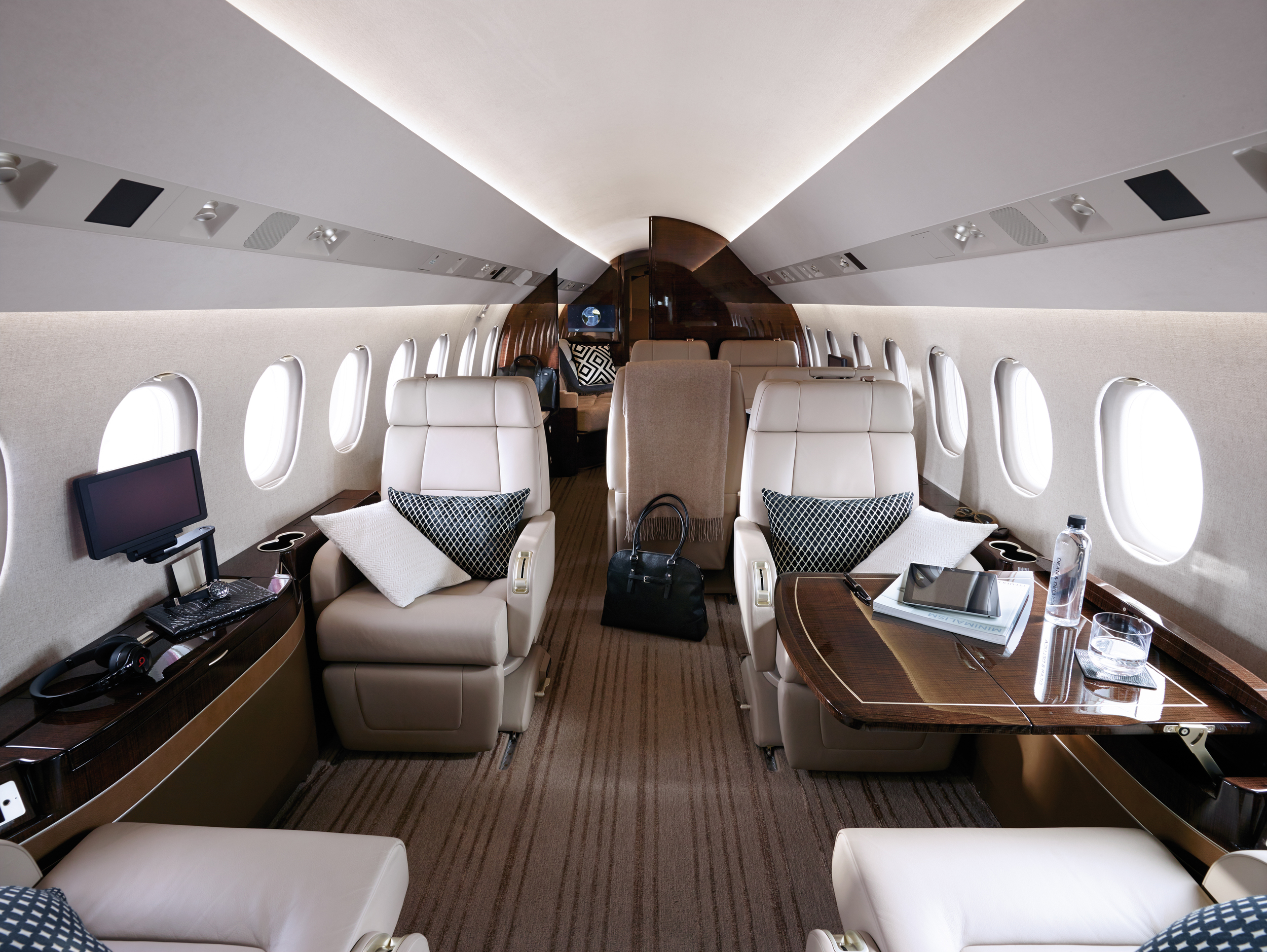 117_Falcon900LX_2015USB49_HD (1).jpg