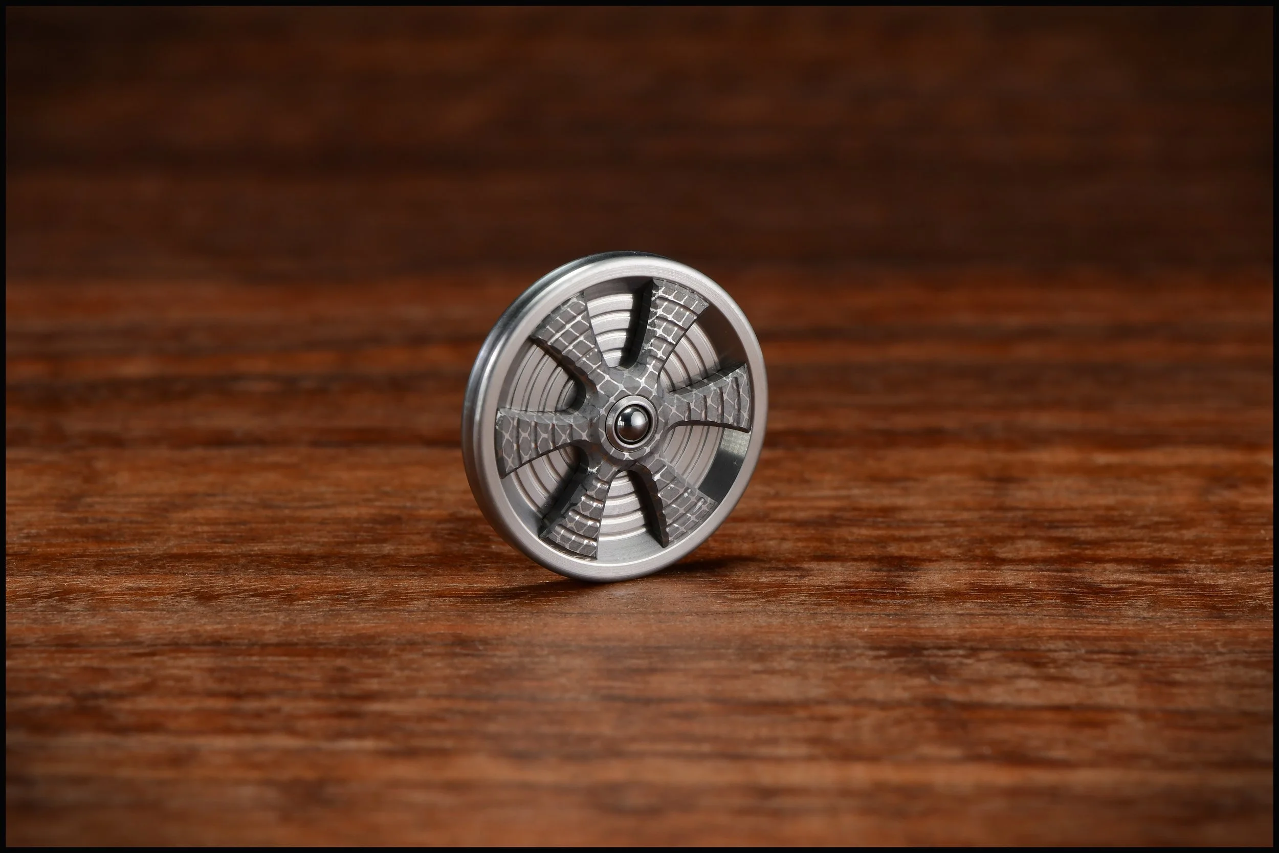 Stainless steel with a spiro spoked inlay and a ball bearing
