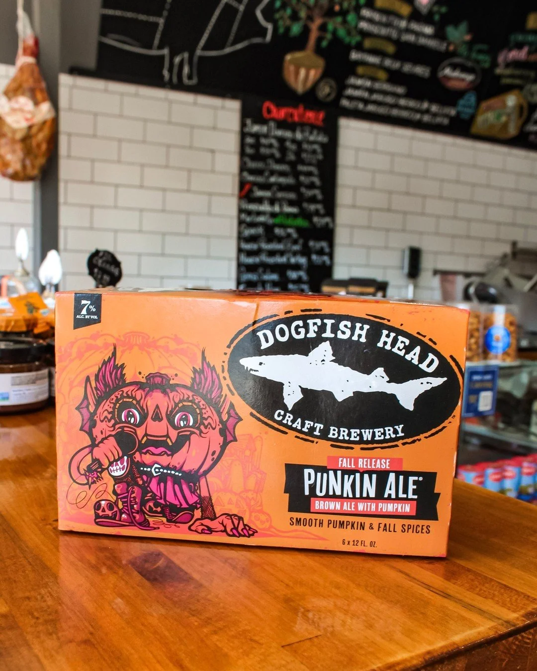 What are we sipping on this fall? The legendary @dogfishhead Punkin Ale of course. 🎃

And we're really digging this year's can art by @drewmillward

#punkinale #fallbeers #fallsips