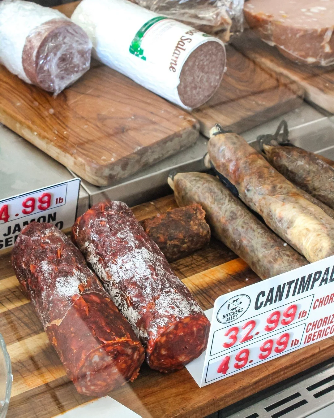Choices, choices. Which charcuterie are you going for this weekend?
#charcuterie #chorizo #iberico