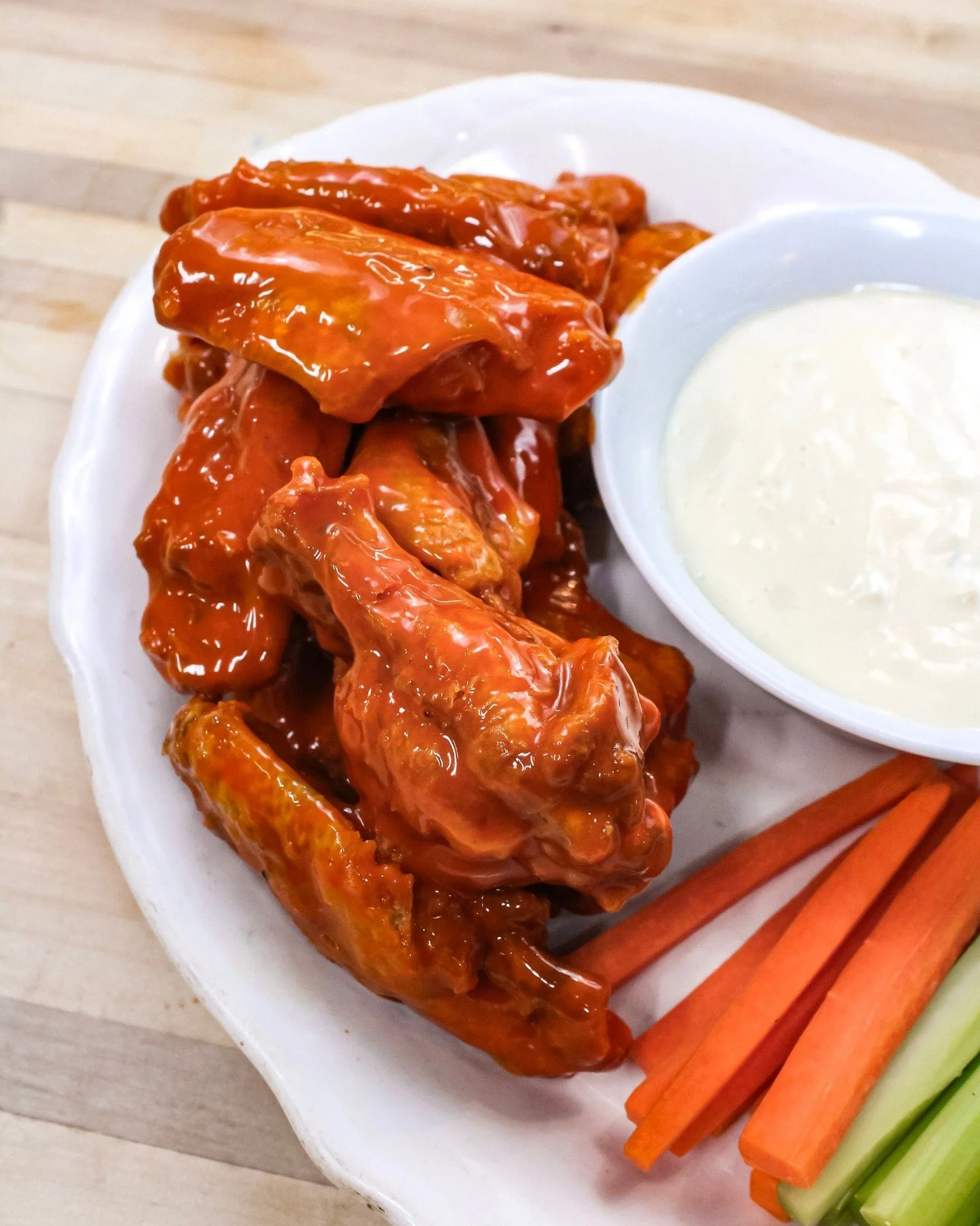 Have you placed your wings order for the big game this week? What are you waiting for? Our catering menu offers platters of 20+ perfectly crispy, perfectly sauced wings for pick up. 

Link to order is in our bio. 

#wings #gameday #bethesdamd