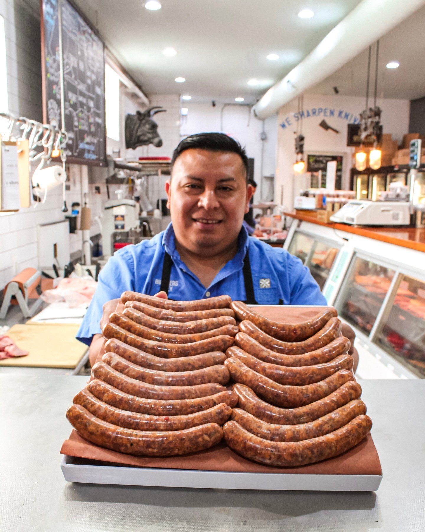 It's warming up this weekend - throw some Bethesda Link all BEEF sausages on the grill. Low &amp; slow for these bad boys. 

#bethesdamd #butchersalley #grilllife