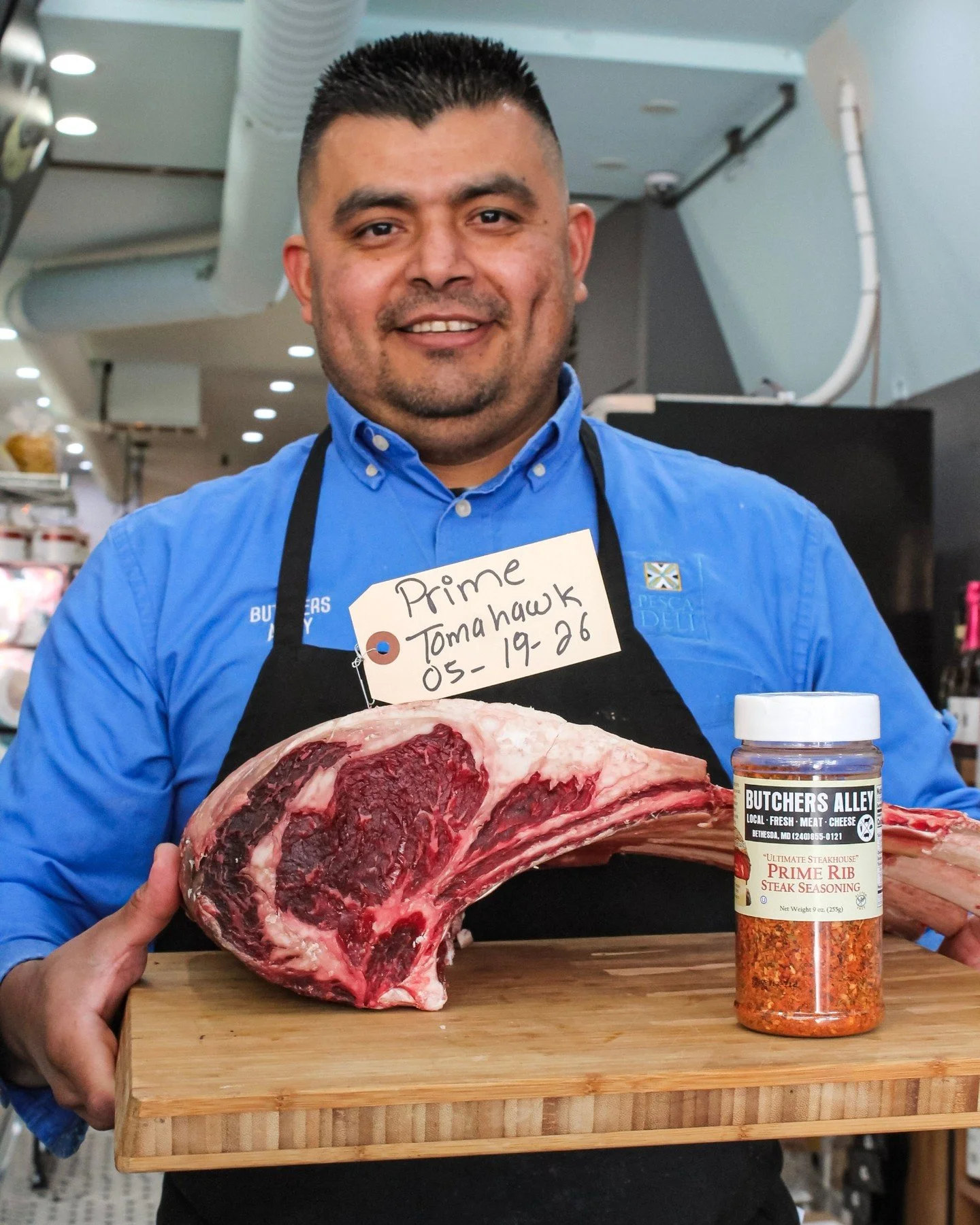 It's a good weekend to throw a dry aged tomahawk on the grill, don't you think? 🥩

#tomahawksteak #dryagedbeef #bethesdamd #mocoeats