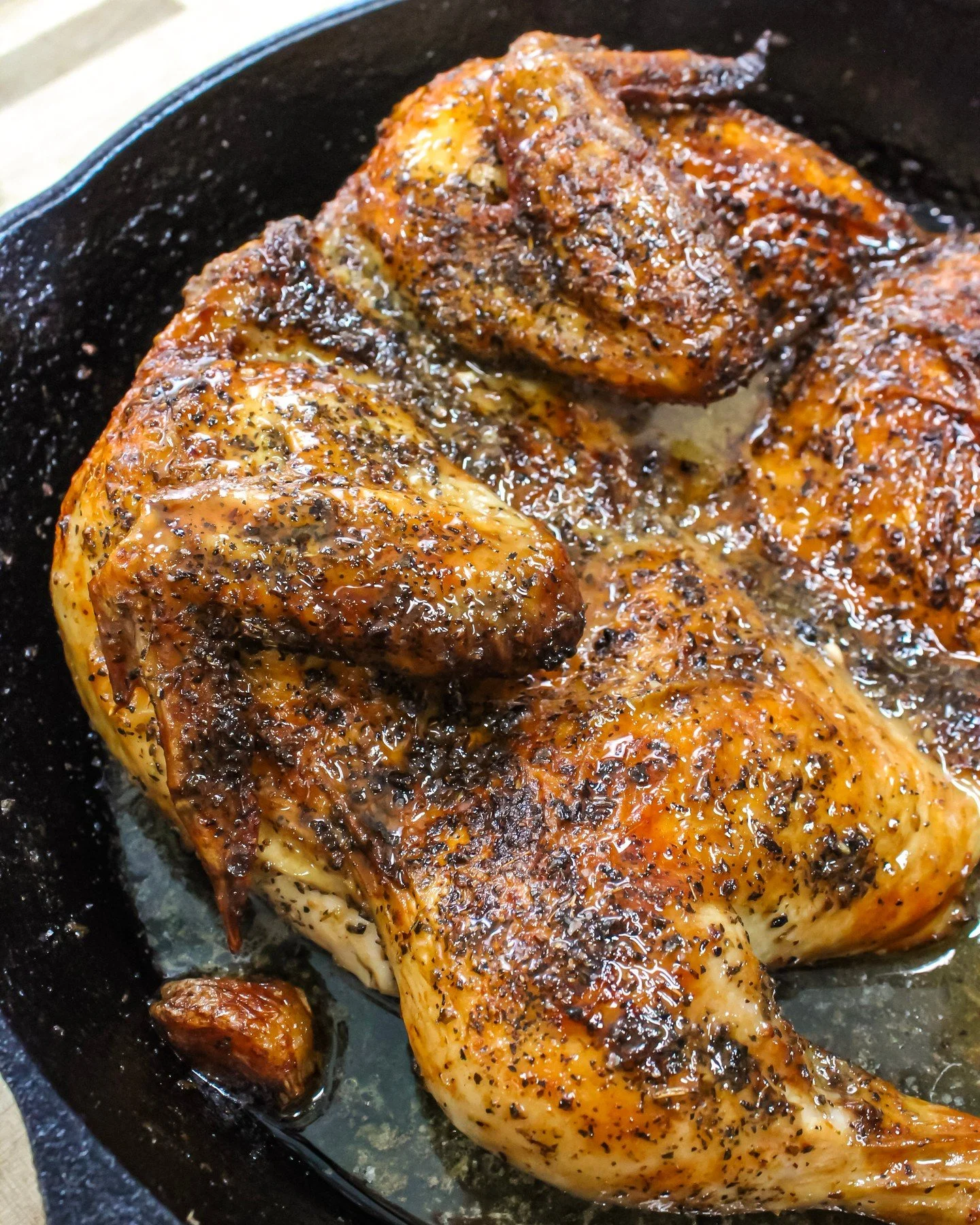 Roasting season has arrived and did you know that our Spatchcock chickens are fantastic roasted in the oven? 

Choose your dry rub flavor or season yourself and head to the link in our bio for Chef's advice on how to get a perfectly oven-roasted Spat