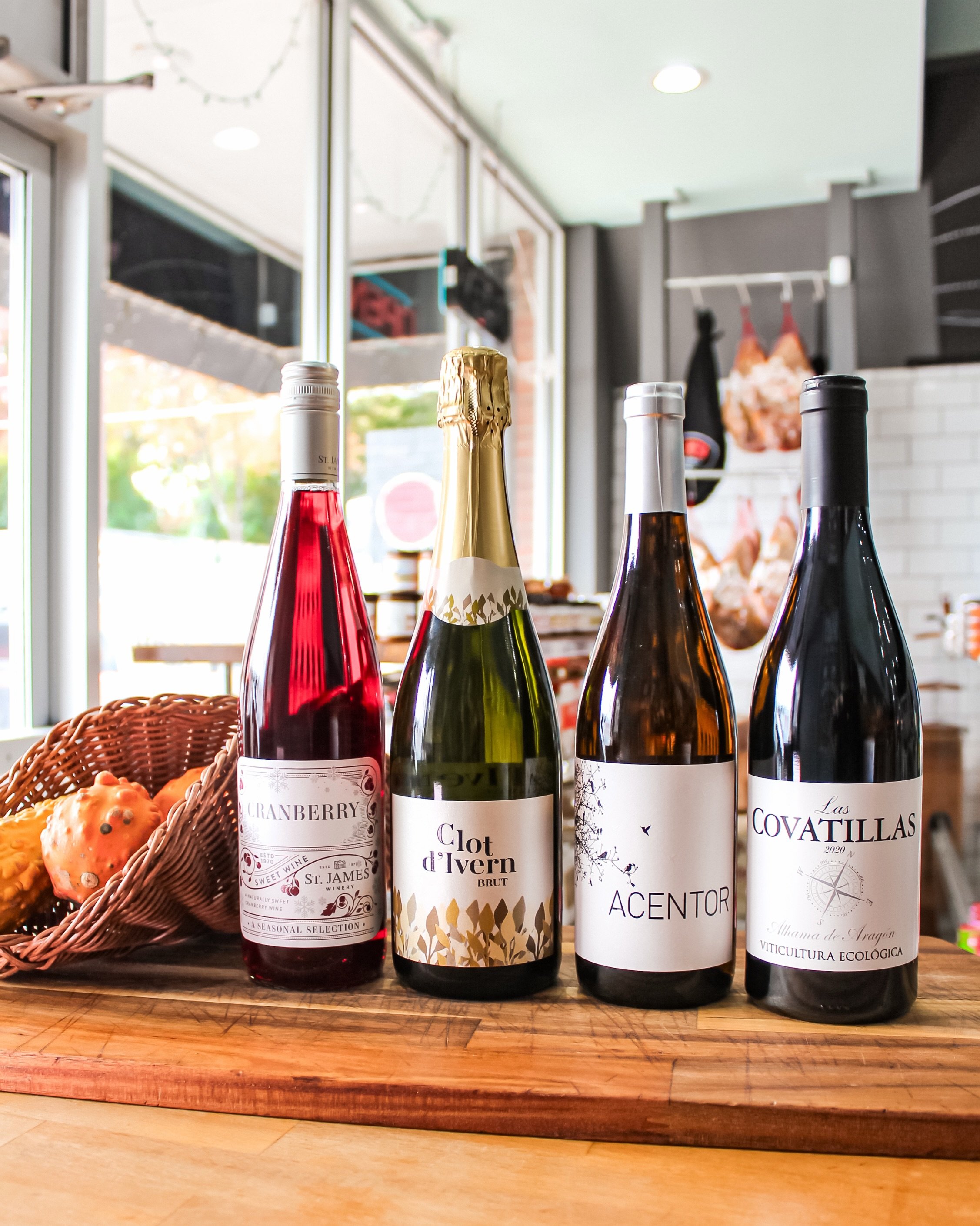 Join us this evening from 4pm-6pm, Friday October 30th, we&rsquo;re pouring all the wines in the Feast Flight 6 pack for you to taste. Each wine is paired with one of our house made sides, including our Caramelized Garlic Mashed Potatoes (milled not 