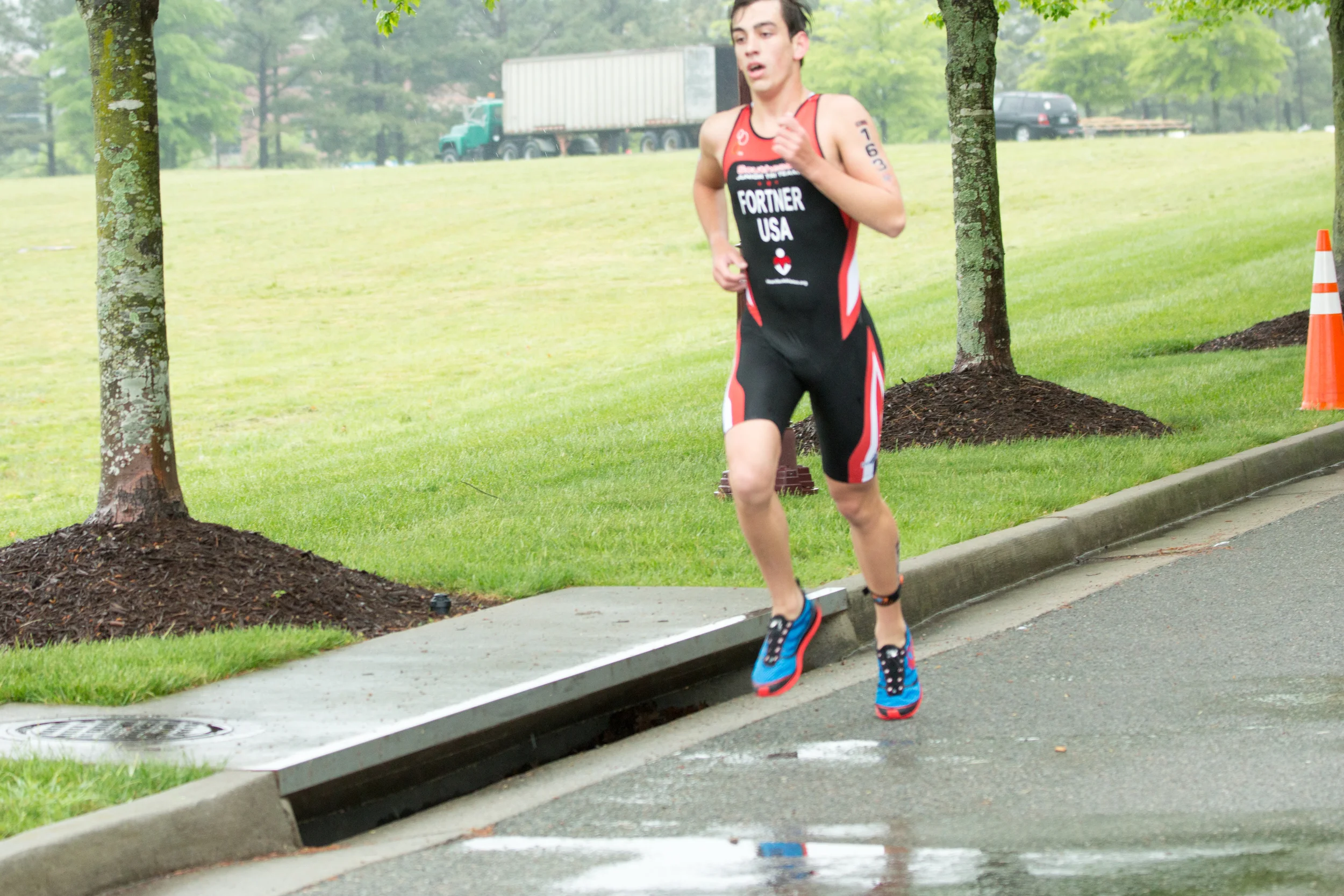 JR ELITE MALE 253160501.jpg