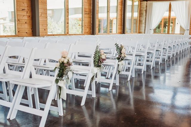 We love the way this beautiful photo from @samanthakphoto really captures the airy feel of the chapel⛪ 💕
-
-
-

#brightstarranch #brightstartx #texaswedding #texasweddingvenue #wedding #chapel #engagement