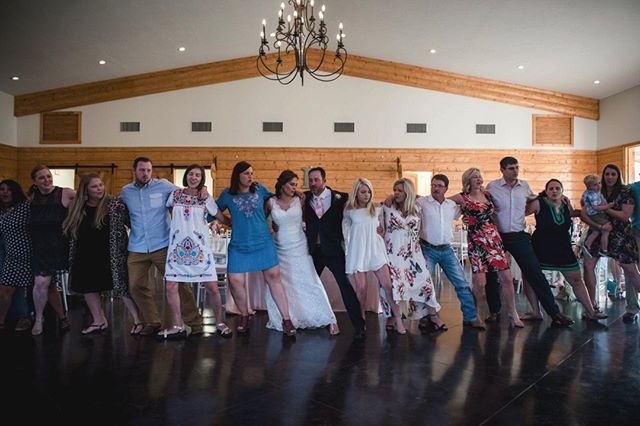 We love Texas A&amp;M Former Student weddings for this reason! Any aggies out there want to help us out? Tell us what was going on in this photo!
-
-
-
#sawemoff #aggiewarhymn #TAMU22 #TAMU21 #TAMU20 #TAMU19 #TAMU18 #brightstarranch #brightstartx #te