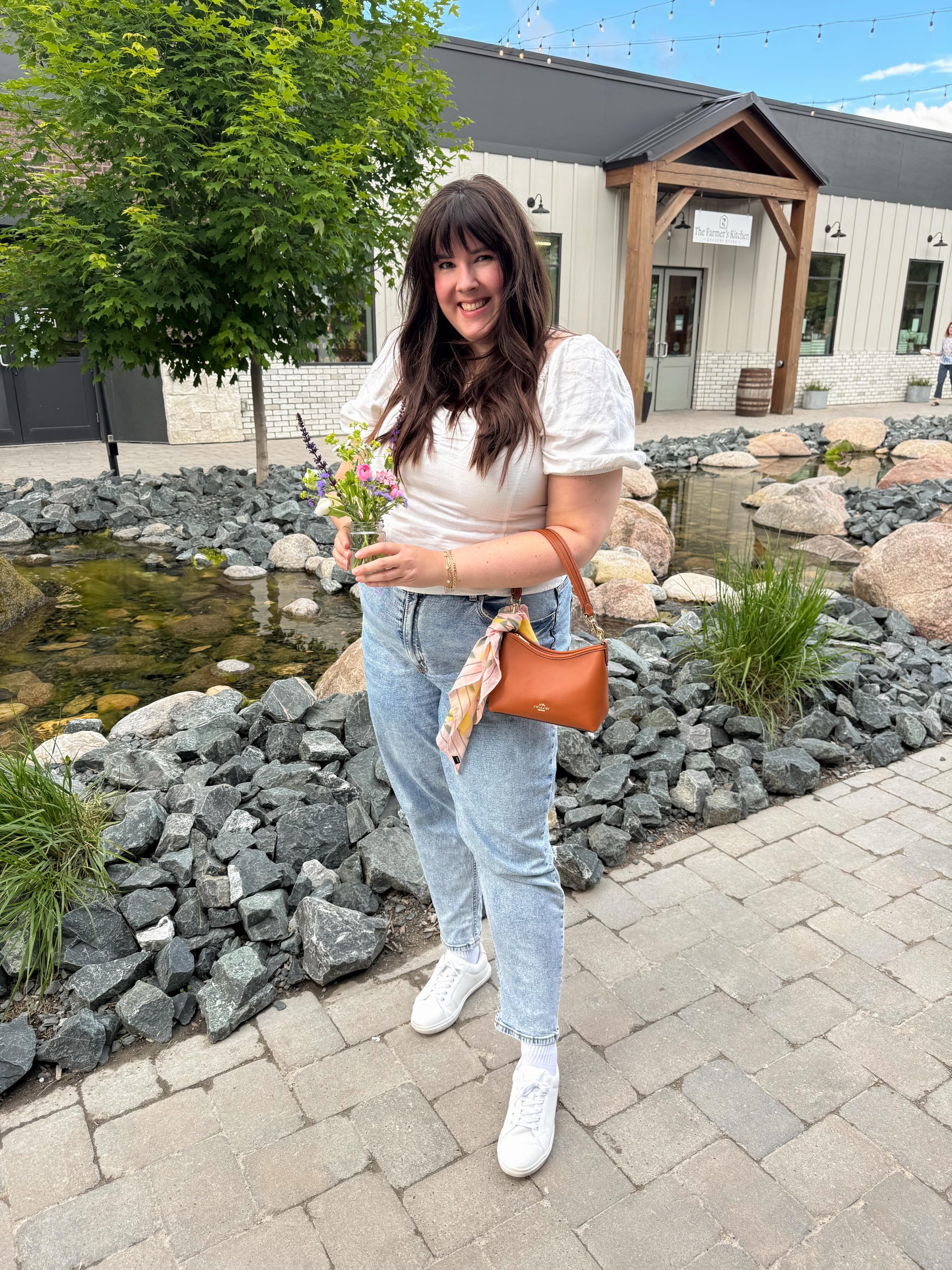 💐 Florals &amp; Sips🧋

Had so much fun at @seed.grow.love &lsquo;s Beverages and Bouquets workshop at @pineridgehollow @thevillageatpineridge. 💕 Definitely worth checking out, I hear she has only a handful of spots left for her session on August 1