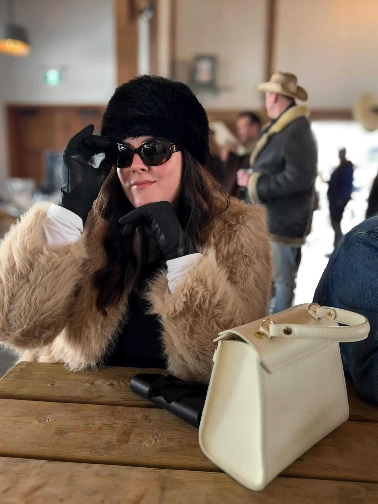 🎿 Apr&egrave;s Non-Ski @pineridgehollow 🦪

Not mad Spring is taking its time when we have amazing events like this to go to. Had so much fun dressing up, eating delicious bites, watching great entertainment and hanging with friends! 

#winnipegblog