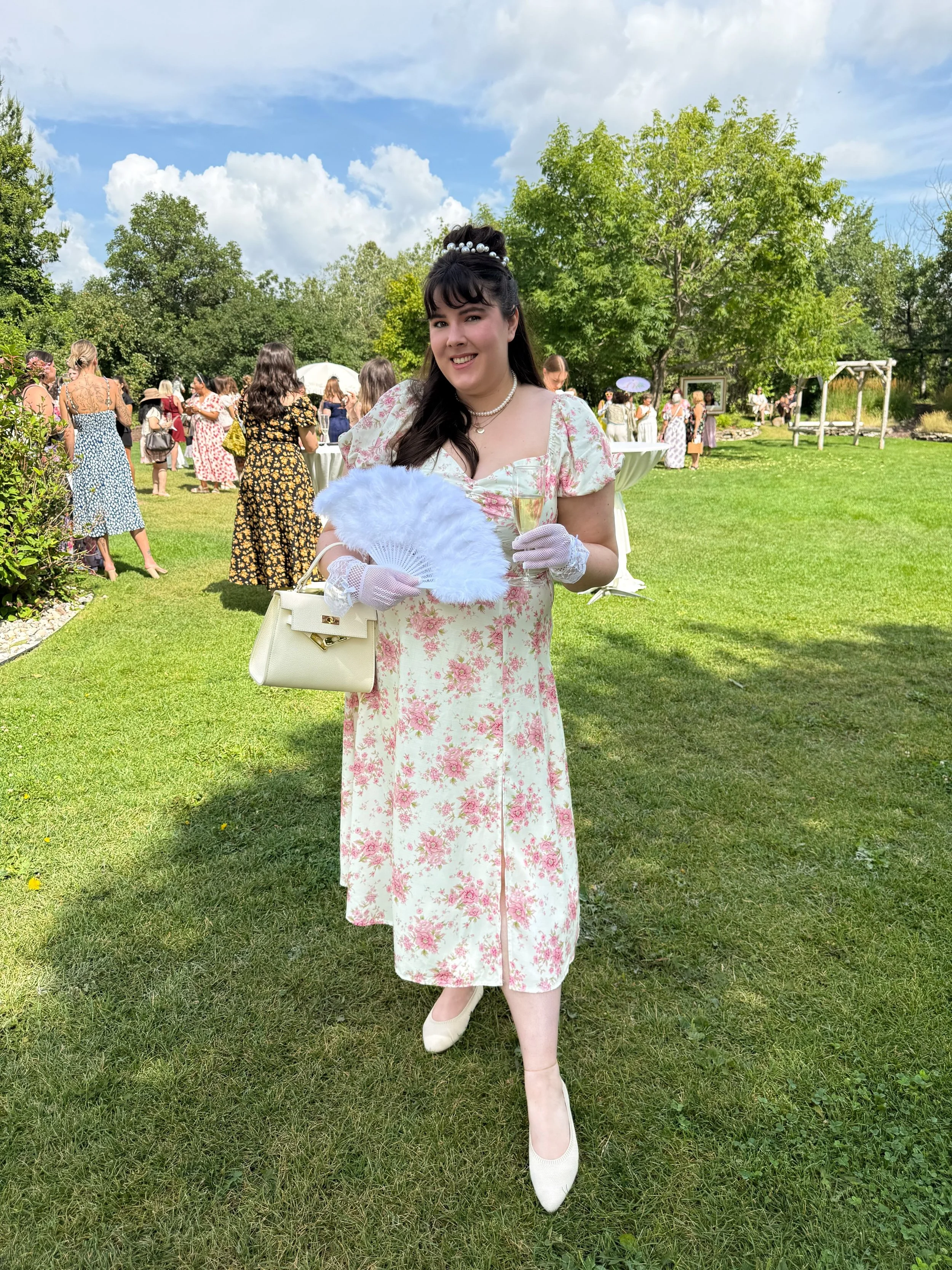 🌷 Pine Ridgerton High Tea 🫖

Spent the day at the social event of the season! @pineridgehollow 

#winnipegblogger #bridgerton #lifestyleblogger #hightea #winnipegevents 

☕️☕️☕️

You can say this was a framer. 😆

The fan was a paid actor. 

They w