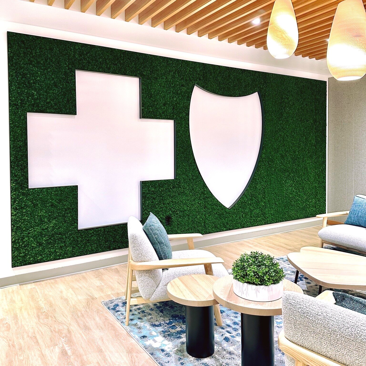 Sometimes, using a single moss type can be the perfect solution to bring nature indoors while also creating a timeless piece. Created for Anthem Blue Cross Blue Shield, this lounge area is the perfect balance of modern meets nature. 

#moss #reindeer