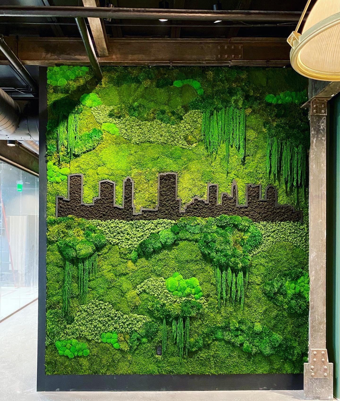 Featuring the Columbus skyline, this organic moss wall is enhanced with preserved amaranthus to give it a dramatic and magical aesthetic. 🌿

 #greenwall #plantdesigners #mosswall #biophilicdesigner #asseenincolumbus #columbusohio #614 #plantsmakepeo