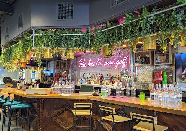 A variety of dense cascading plants above the bar adds a whimsical and unexpected moment of nature. These replica plants soften the hard lines throughout the space while relaxing the patrons as much as their beverages. 😉🌿

#plant #plantdesigners #p