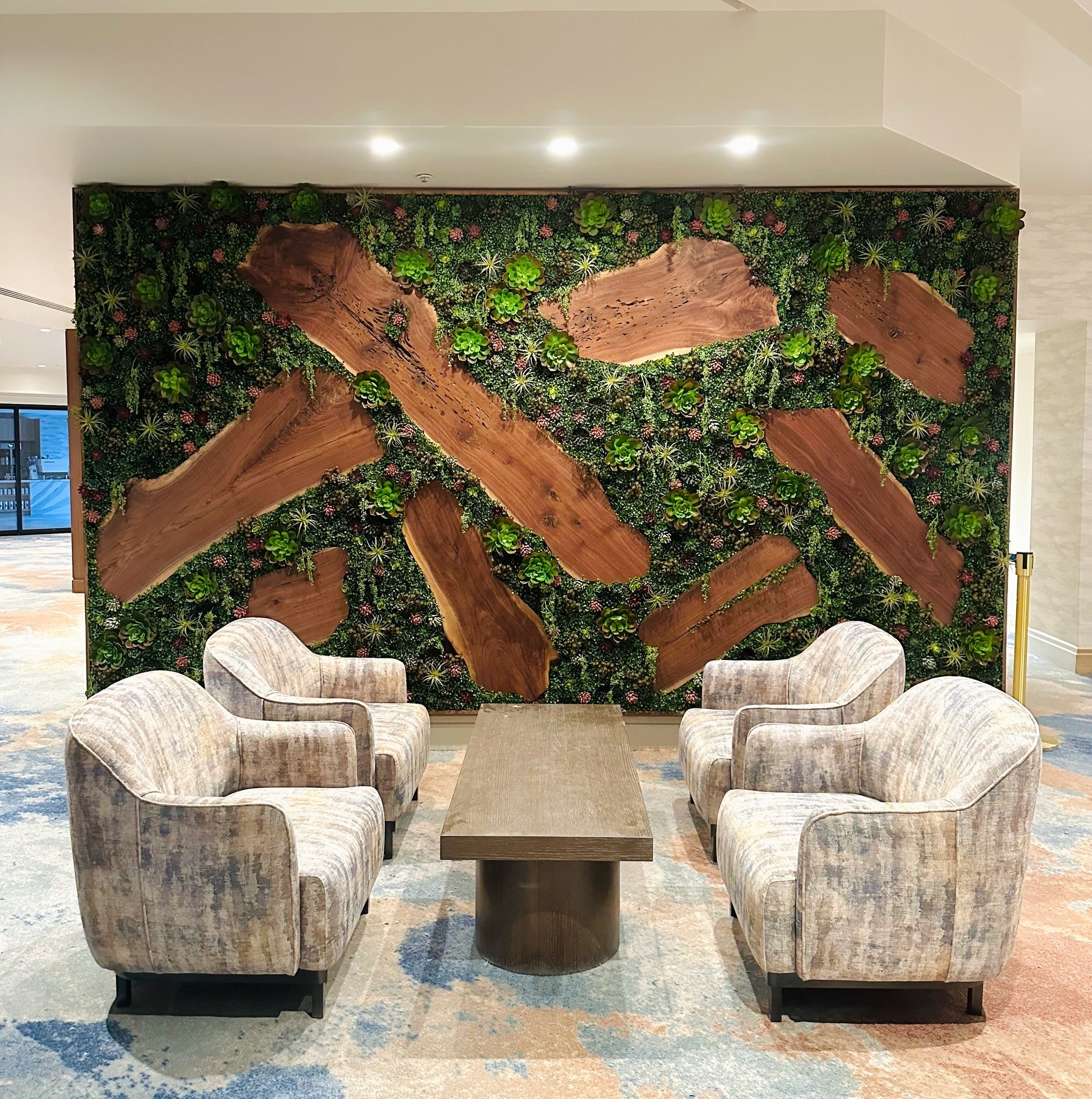 So proud of the team for coming up with a way to execute this project! Earthy elements of boxwood, succulents and walnut wood slabs came together to create this very unique and alluring nature wall.

@marriottbonvoy
@westinlapaloma

 #biophilia #plan