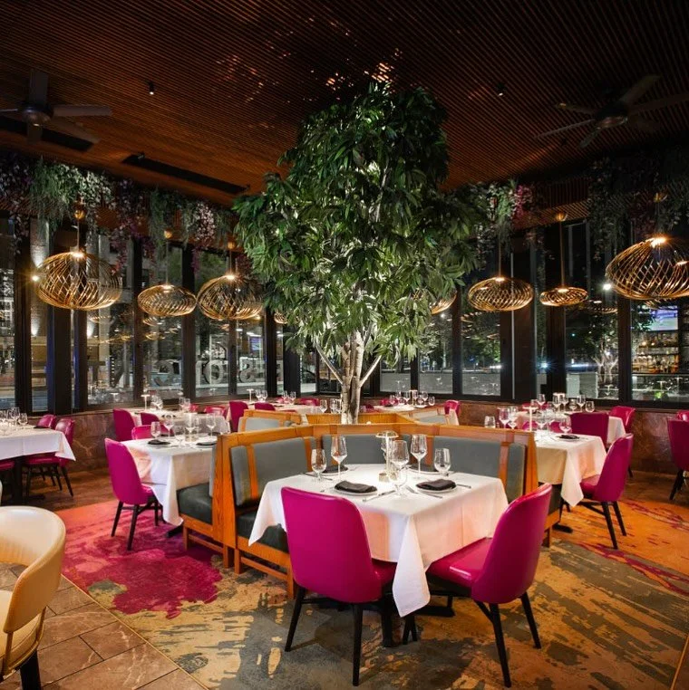 When the tree gets the best seat in the house - in a room framed by cascading greens and ambient golden light. A space where design and nature meet serenity.

#customtree #tree #interiorplants #interiorplantscape #asseenincolumbus #plantdesign #resta