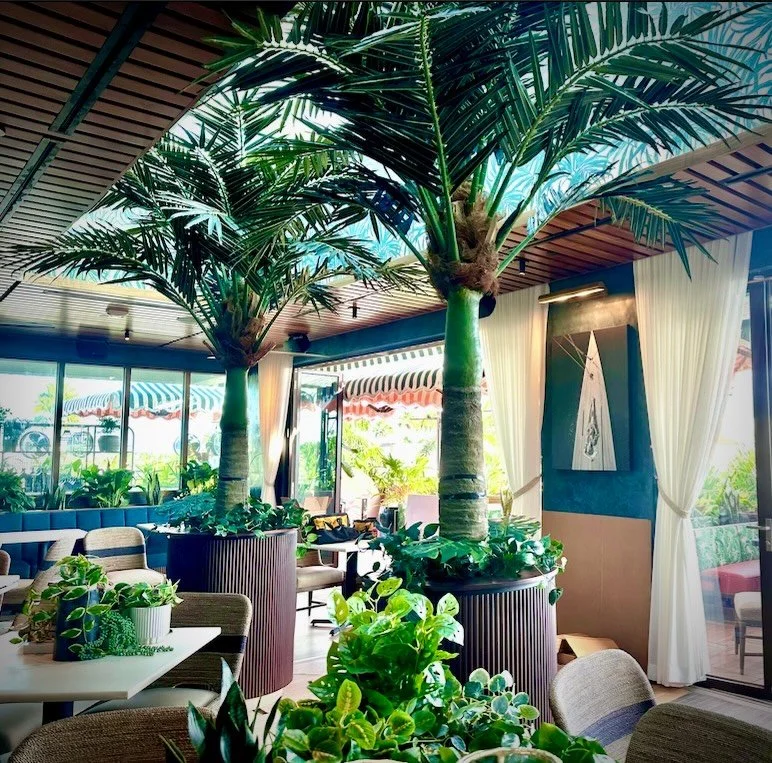 Custom interior trees make a statement, but the magic is in the details! From finished bark textures to natural branching and lush canopy work, every element is designed to bring realism, scale, and atmosphere into the space. Nature-inspired impact, 