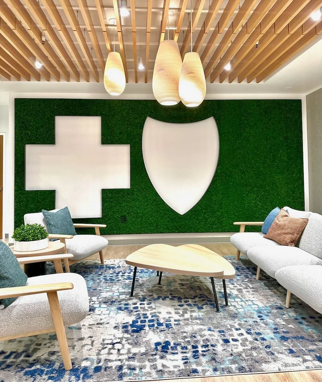 Celebrating Derby weekend with some of our favorite Kentucky projects! 🌿🏇

 #InteriorDesign #greenwall #customdesign #moss #wallart