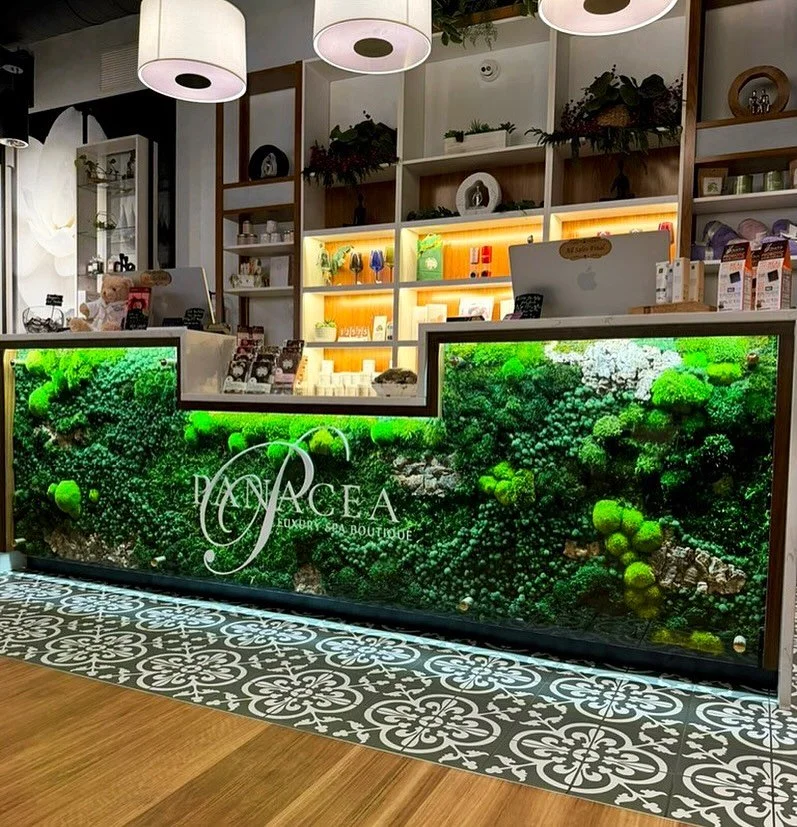 Reception desk, reimagined. 🌿

#moss #officedesign #interiorinspo #receptiondesk #officedecor