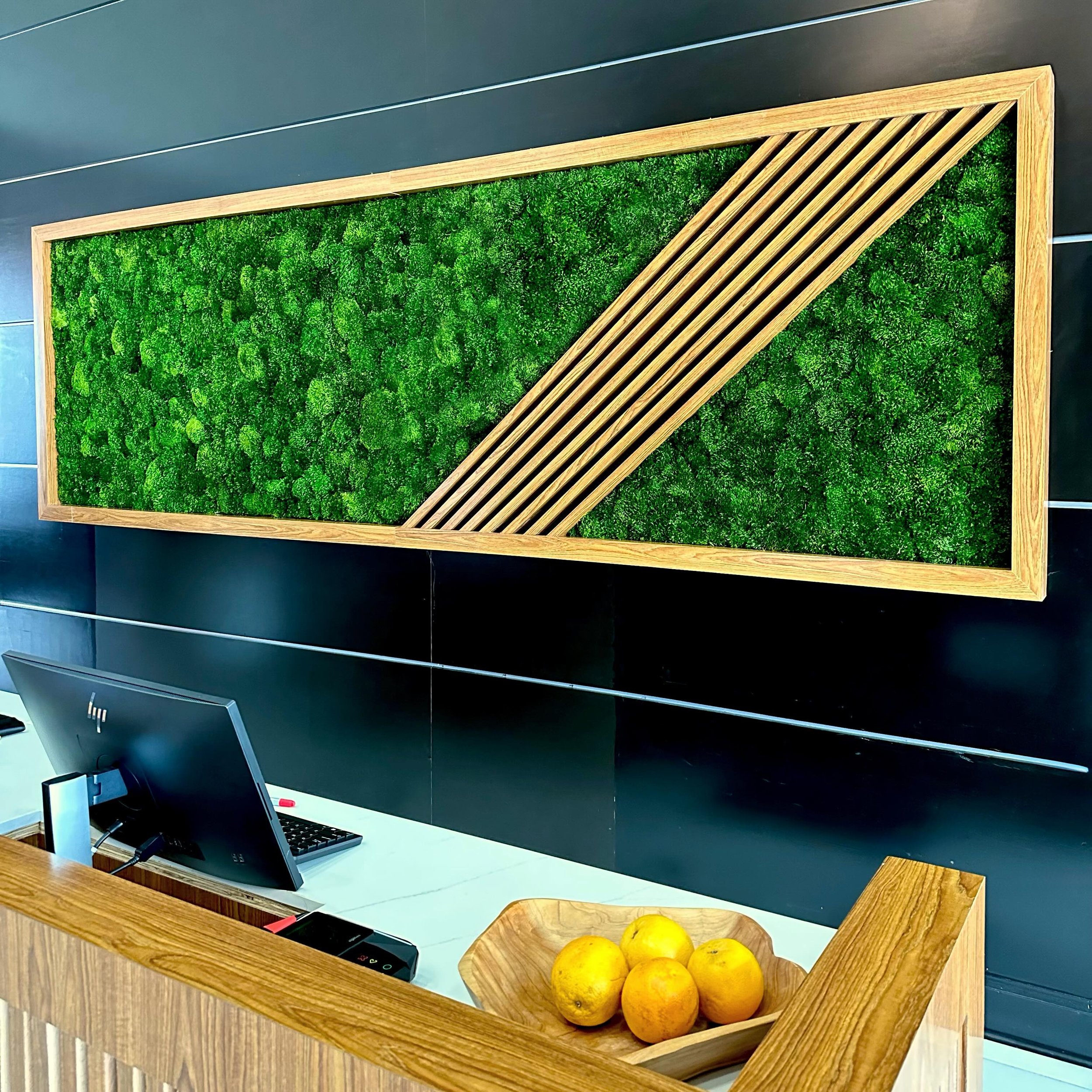 Modern design, softened by nature.

#mossart #commercialdecor #commercialart #walldecor #interiorinspo