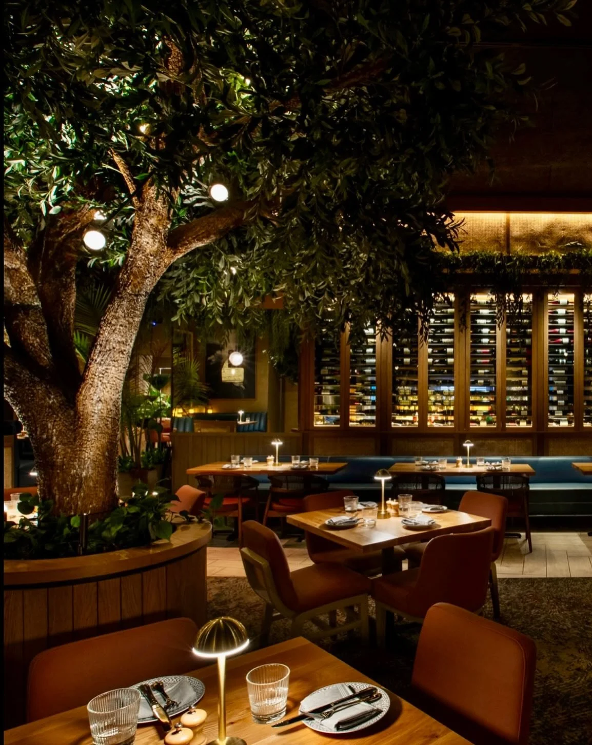 From trunk structure and branching to foliage, scale and planter selection, each tree is designed and fabricated for its architecture and environment; not pulled from a catalog and forced to fit. 🌳
For offices, hospitality, retail and other commerci
