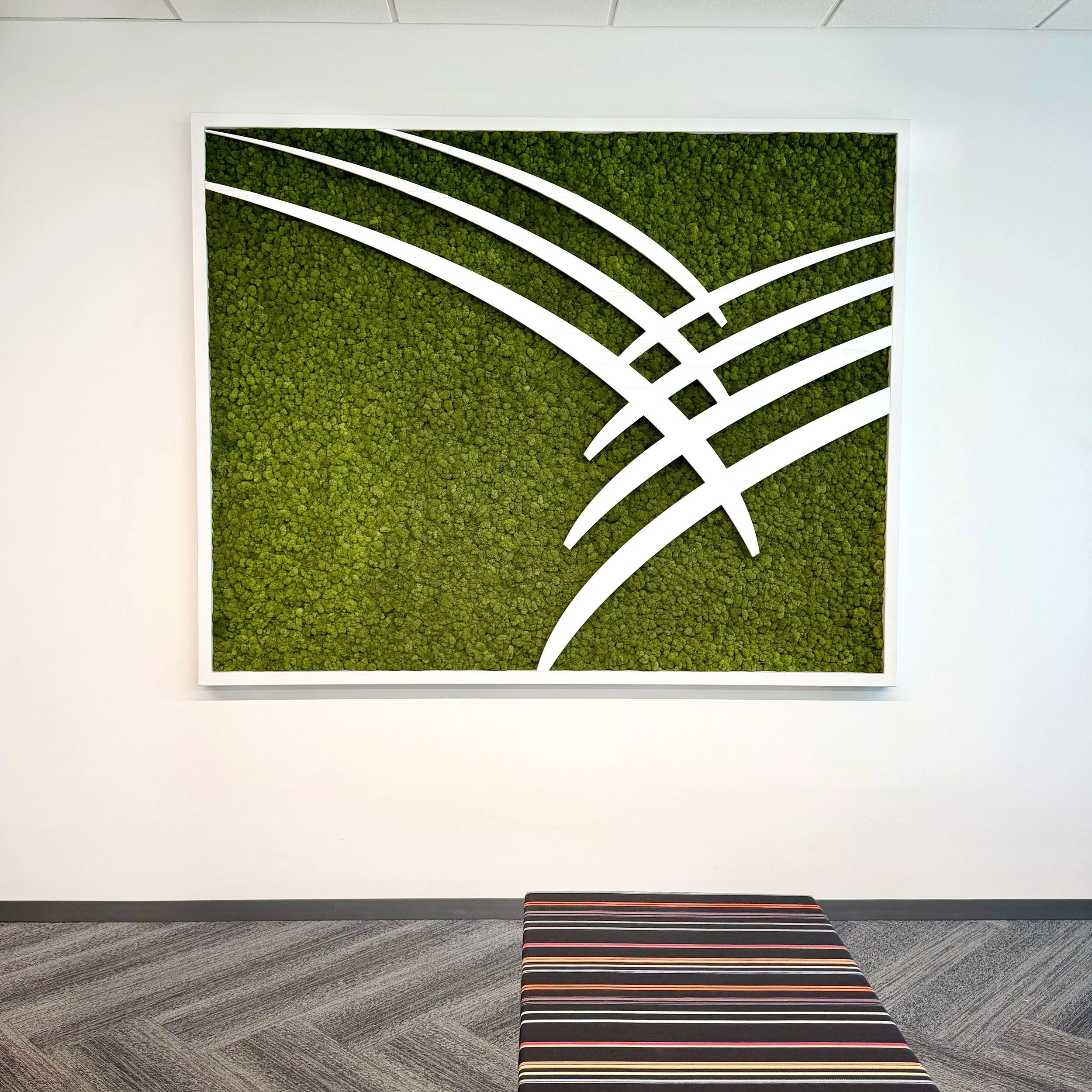 Clean lines, natural texture, and a timeless design. Sometimes simple makes the biggest impact. 

Thank you for @hatcher_productions for the awesome metal frame and logo!

#logowall #commercialdesign #OfficeInteriors #WorkspaceDesign #MossWall