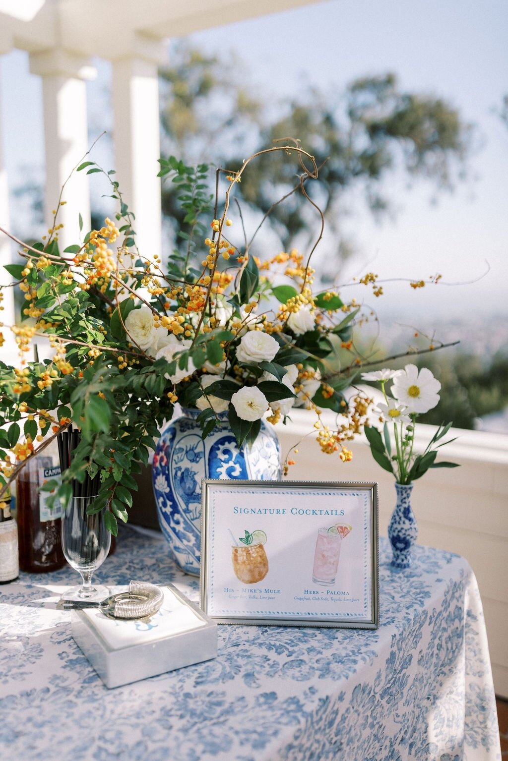 The addition of a single ingredient can change everything. Bittersweet is one of my favorites. Its wild and windy shape, its green to yellow to orange berries. .
.
.
.
.
#brightfloral #brightfloraldesign #santabarbarawedding #santabarbaraflorist #san
