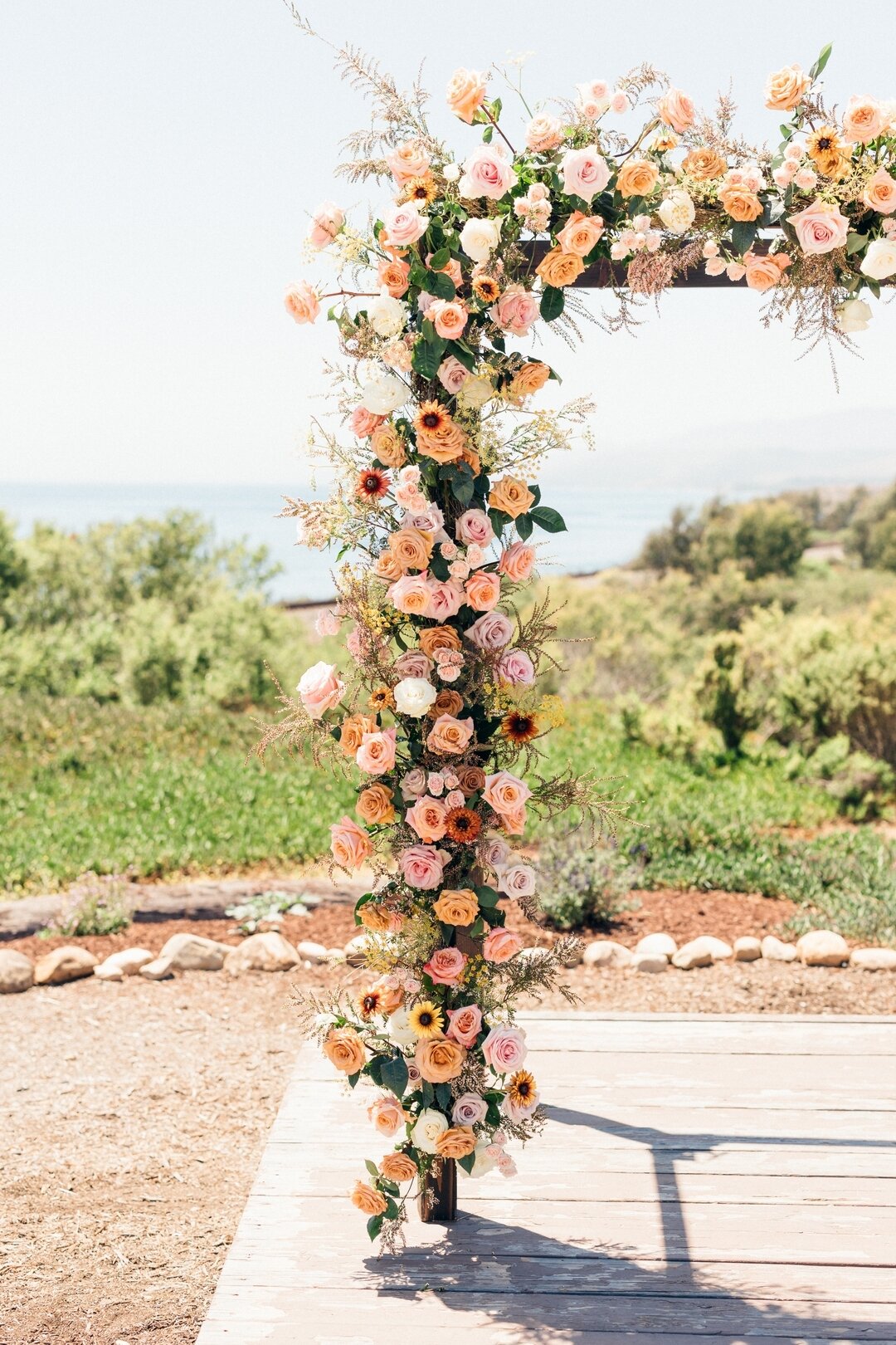 I appreciate when my clients trust me to source the blooms that happen to shine the week of their wedding. I look to our local farmers like the amazing @heartfaceflowerfarm. Her rudebekia, along with foraged fennel blooms, made this arch special. .
.