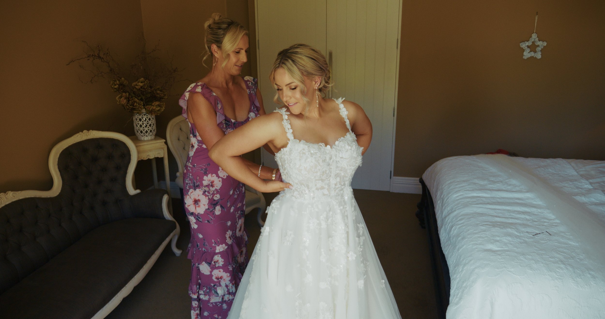 CourtneyandJaredWedding_stillfromvideo_29.jpeg