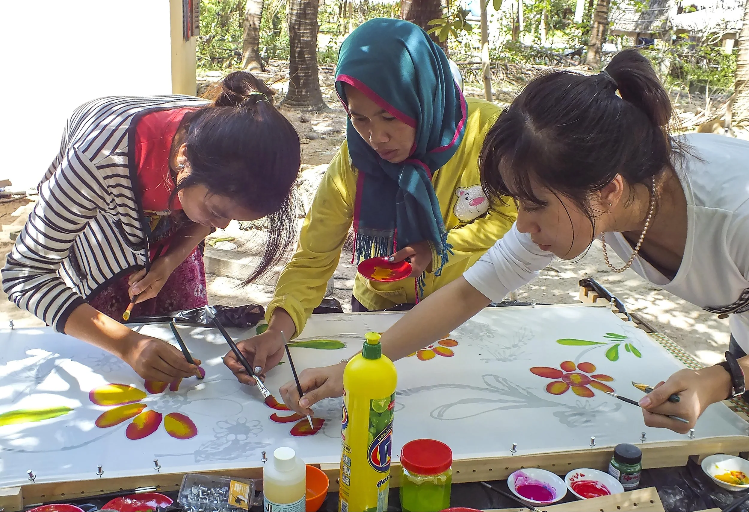 3 WOMEN PAINTING SILK-DSCF4539 copy.jpg
