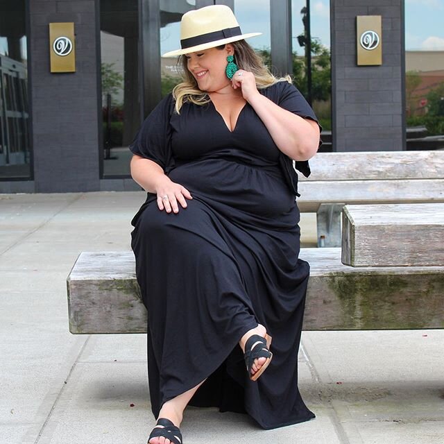 Happy Sunday and Happy Father&rsquo;s Day!  We are relaxing this Sunday with not much going on! 
I am obsessed with this maxi dress from @swakdesigns It is so versatile and can be dressed up or down. I love pieces that are comfortable but look like y