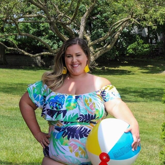 Well I think we are in a heat wave!  Summer is officially here and it&rsquo;s time to break out the swimsuits...even if it&rsquo;s for my kids inflatable pool!! I love the print of this @raisinscurve swimsuit. I love the flirty flounce top and the be